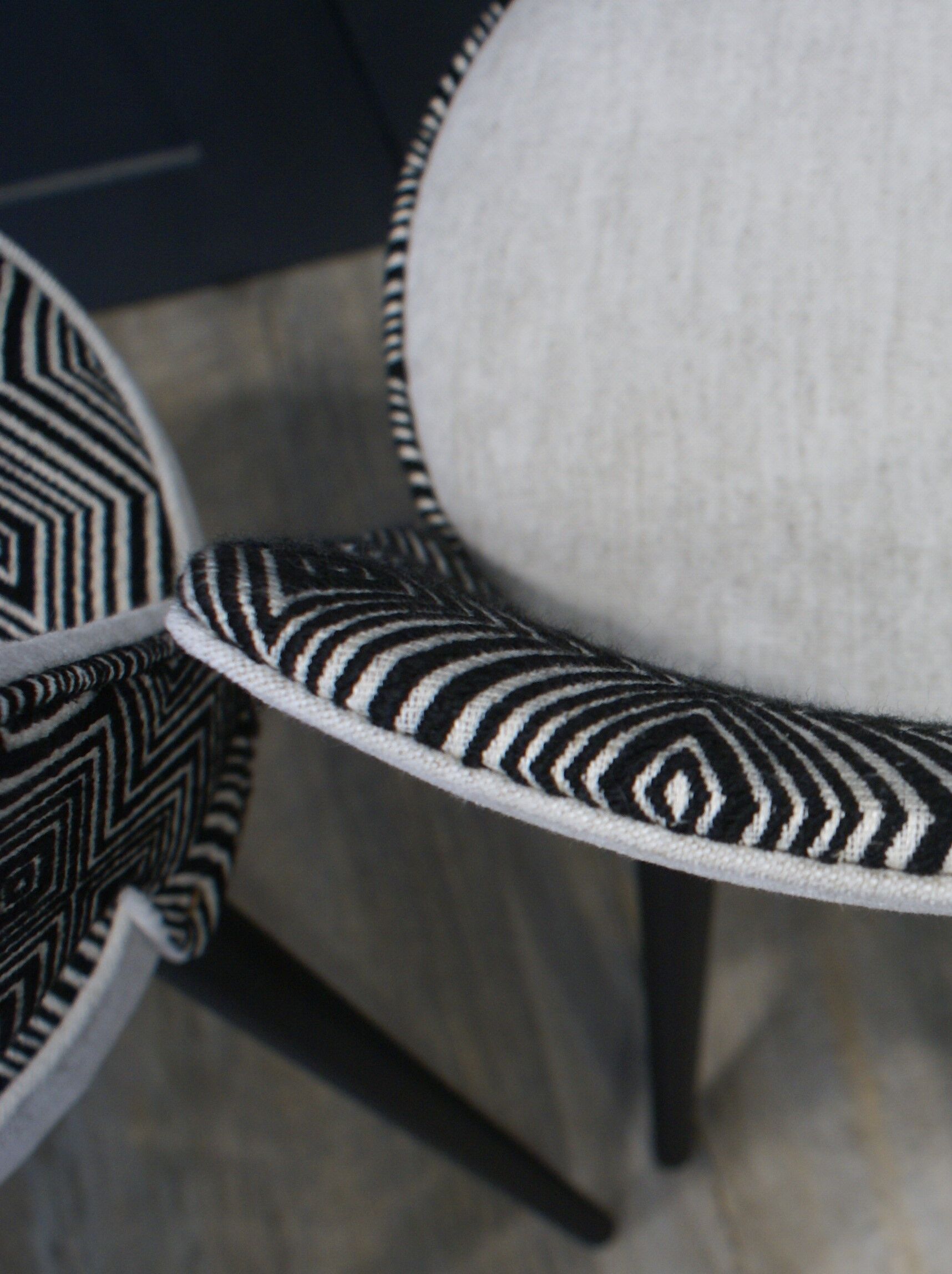 Chaises pieds compas