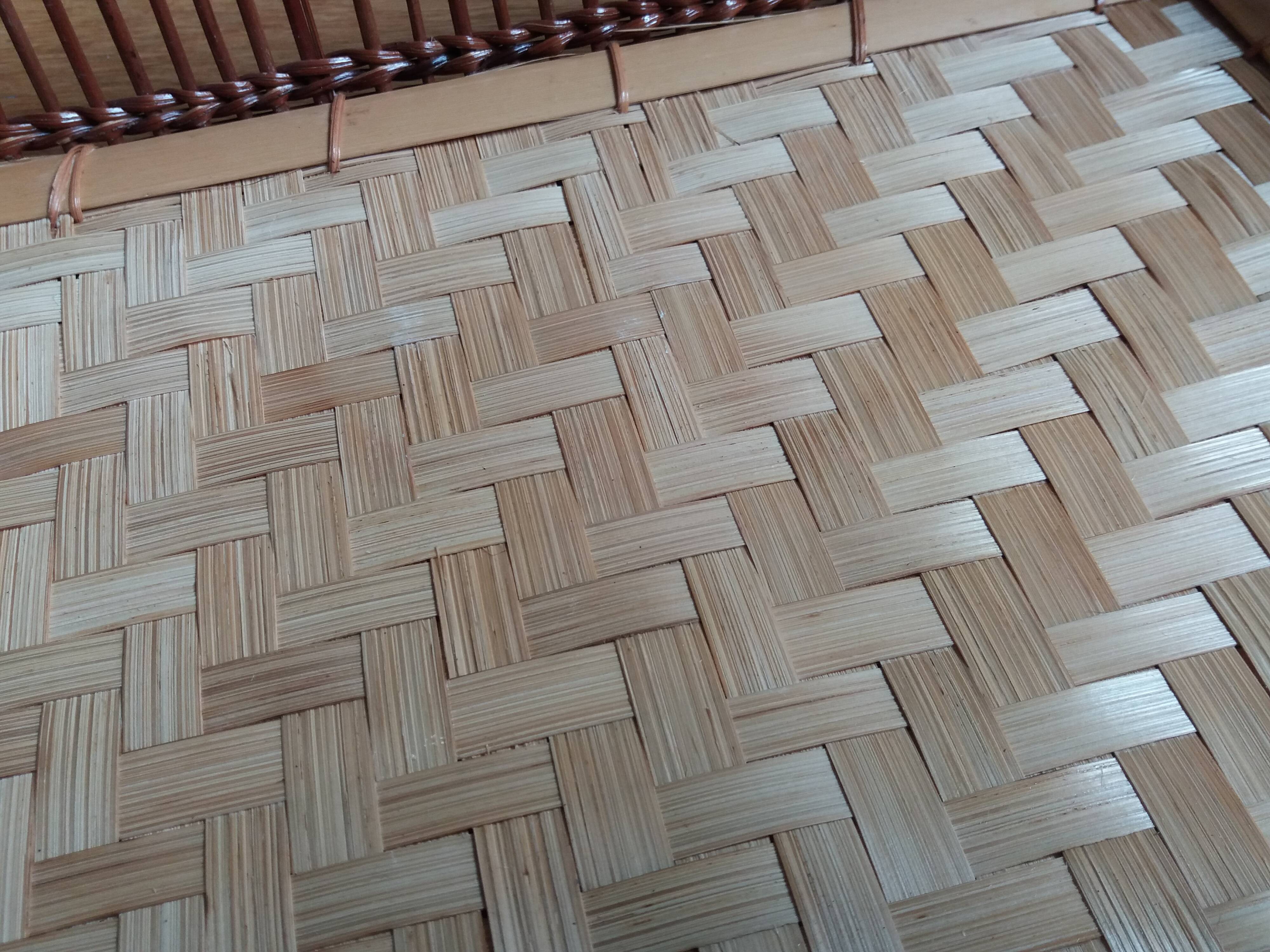 Wicker presentation basket tray