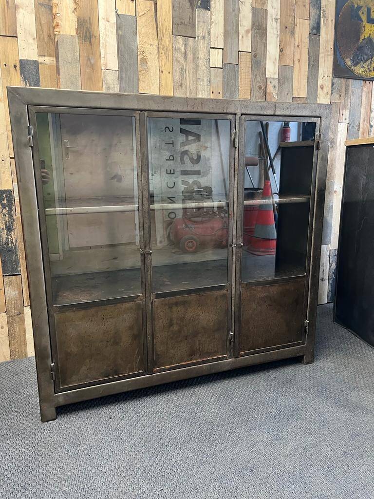 Industrial metal showcase 3 doors
