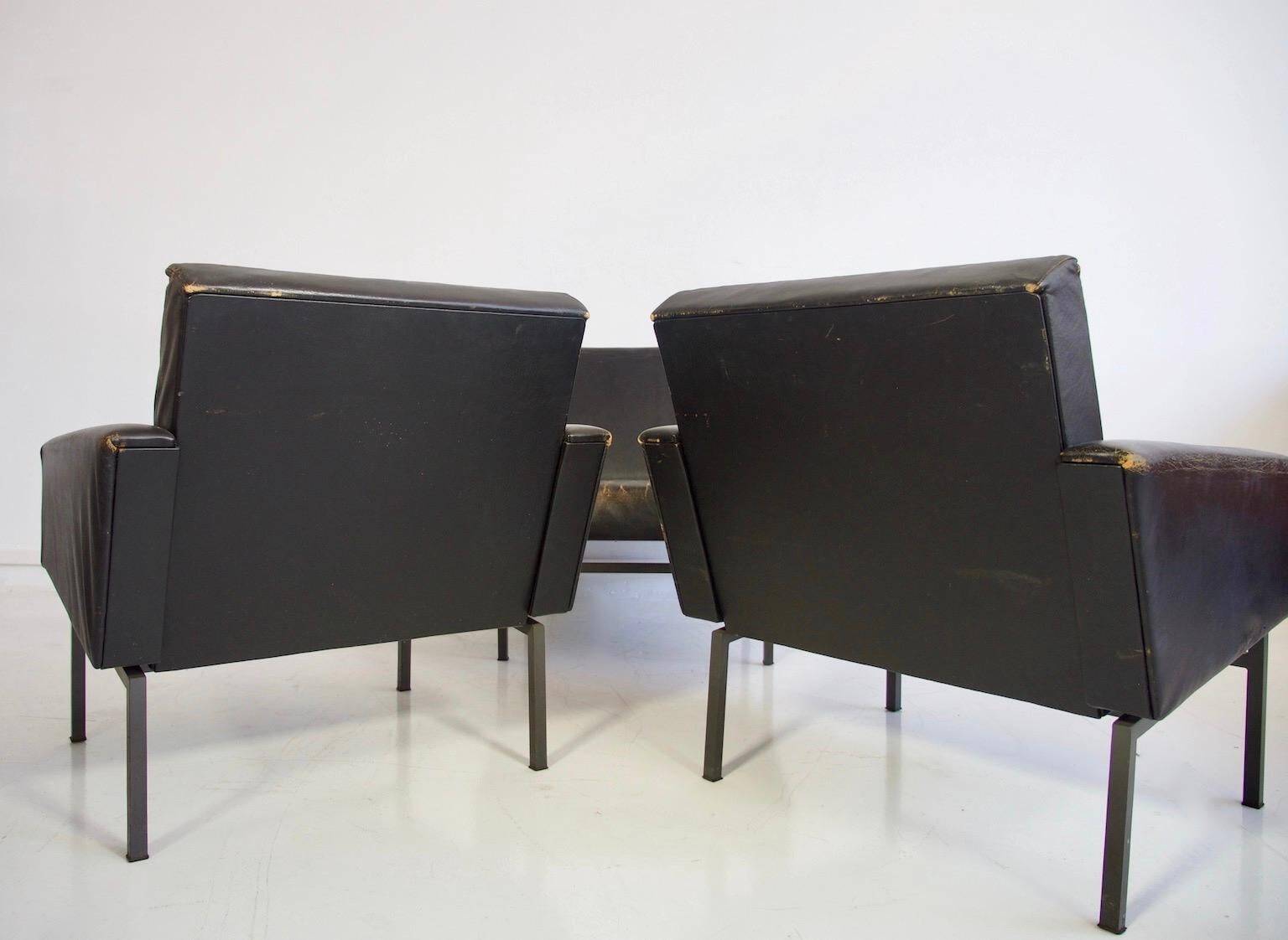 Ensemble de trois fauteuils minimalistes en cuir par COR