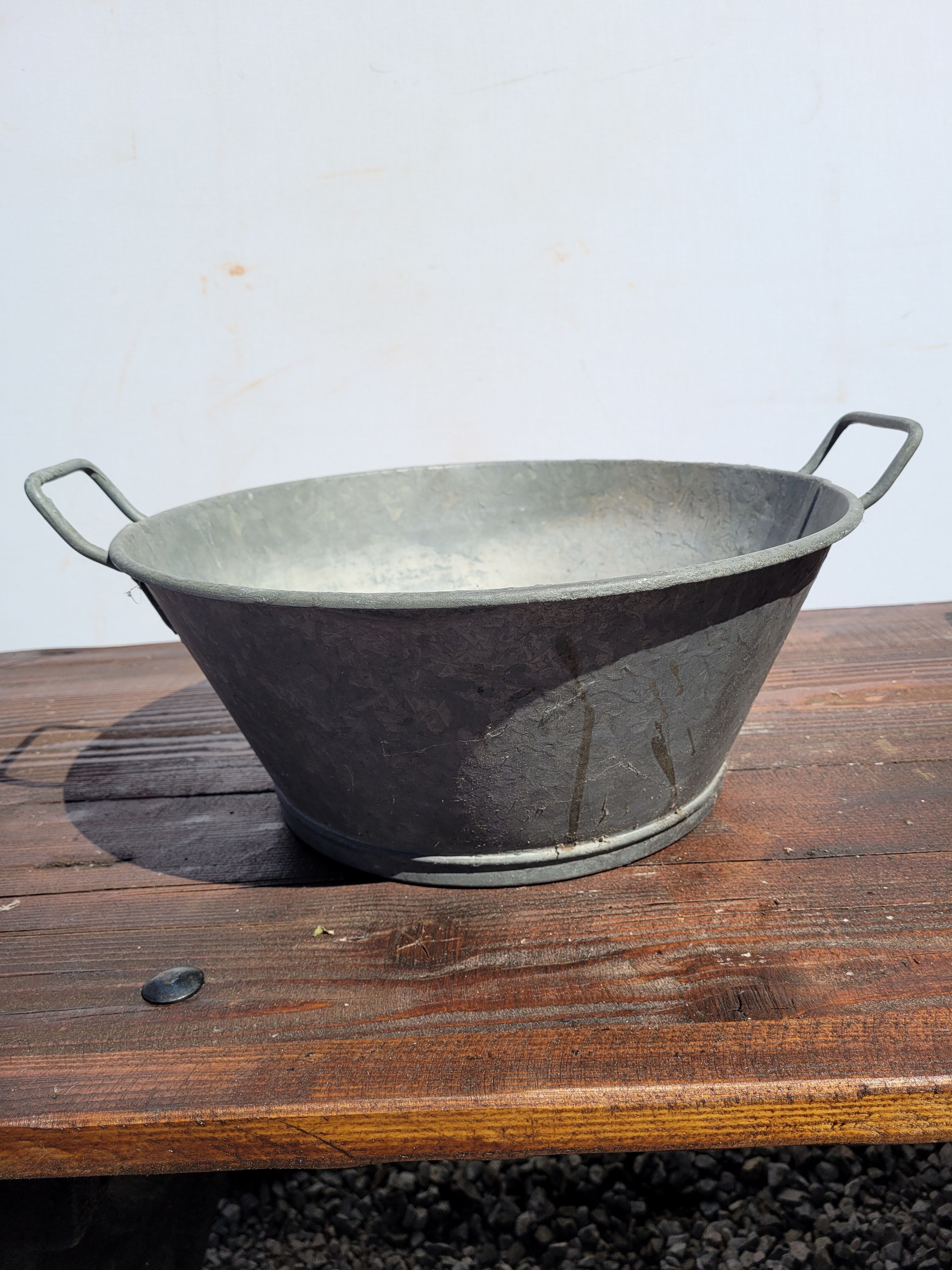 Zinc basin 37cms in diameter
