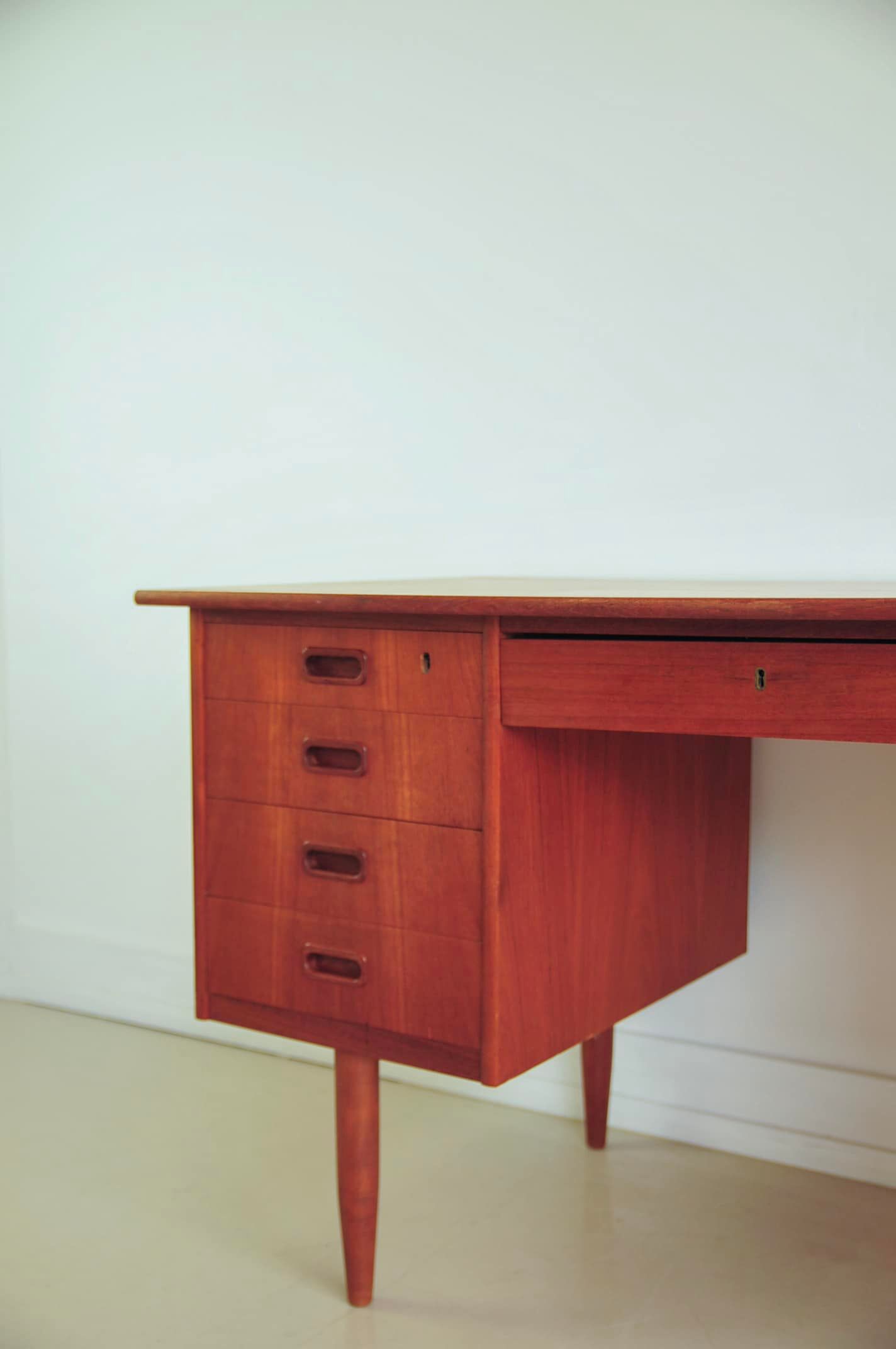 Bureau en teck massif danois vintage
