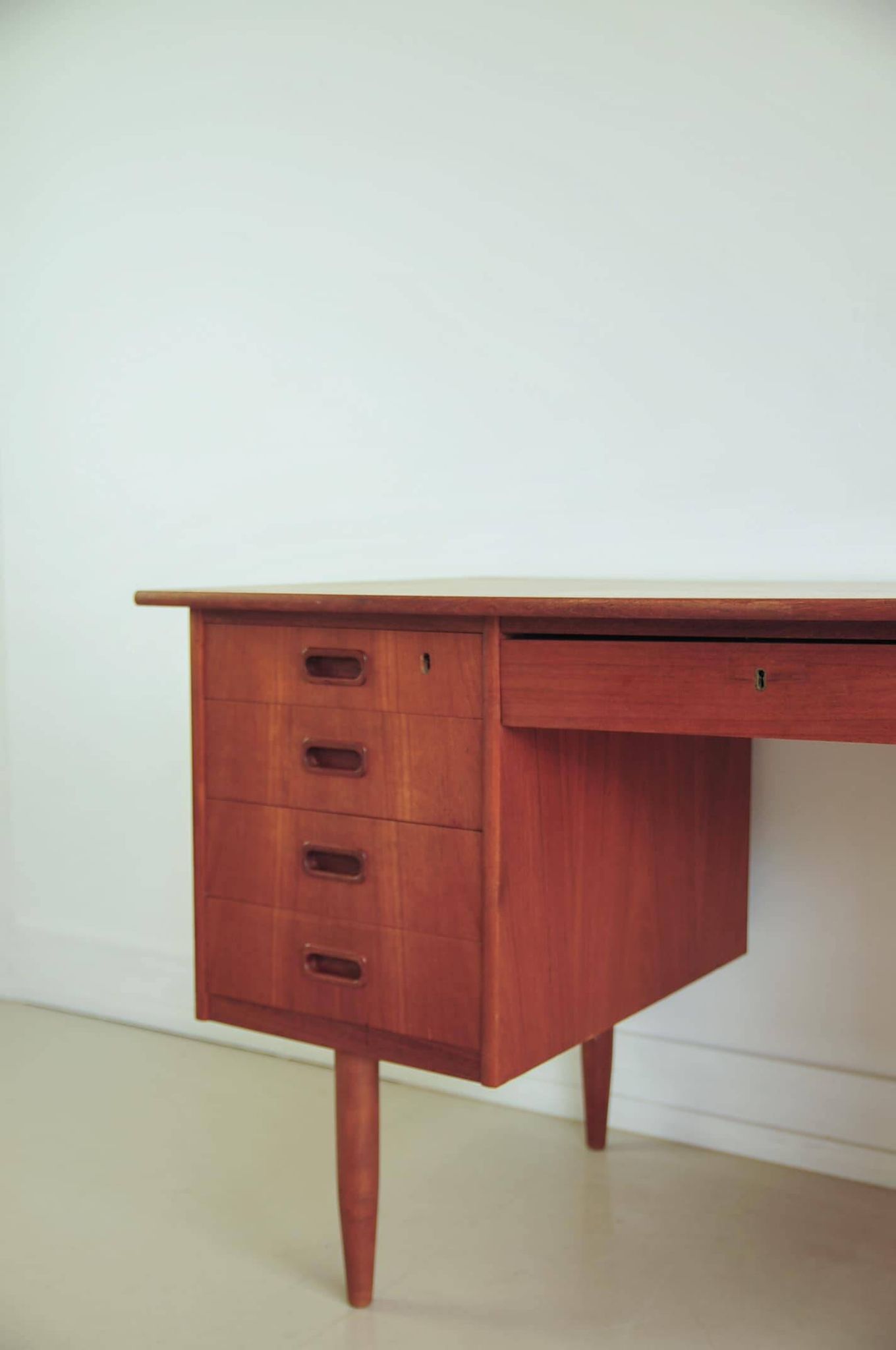 Bureau en teck massif danois vintage