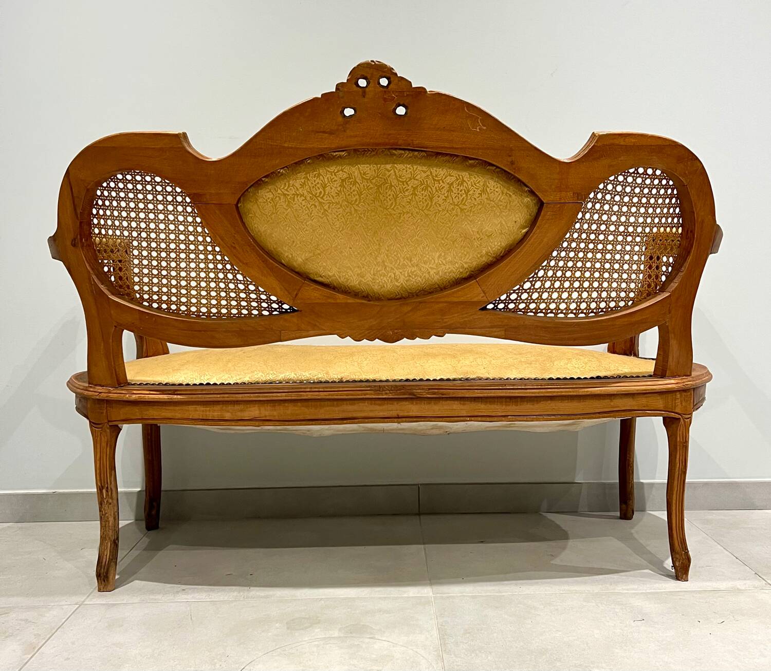 Louis XVI living room, four fluted and molded rooms