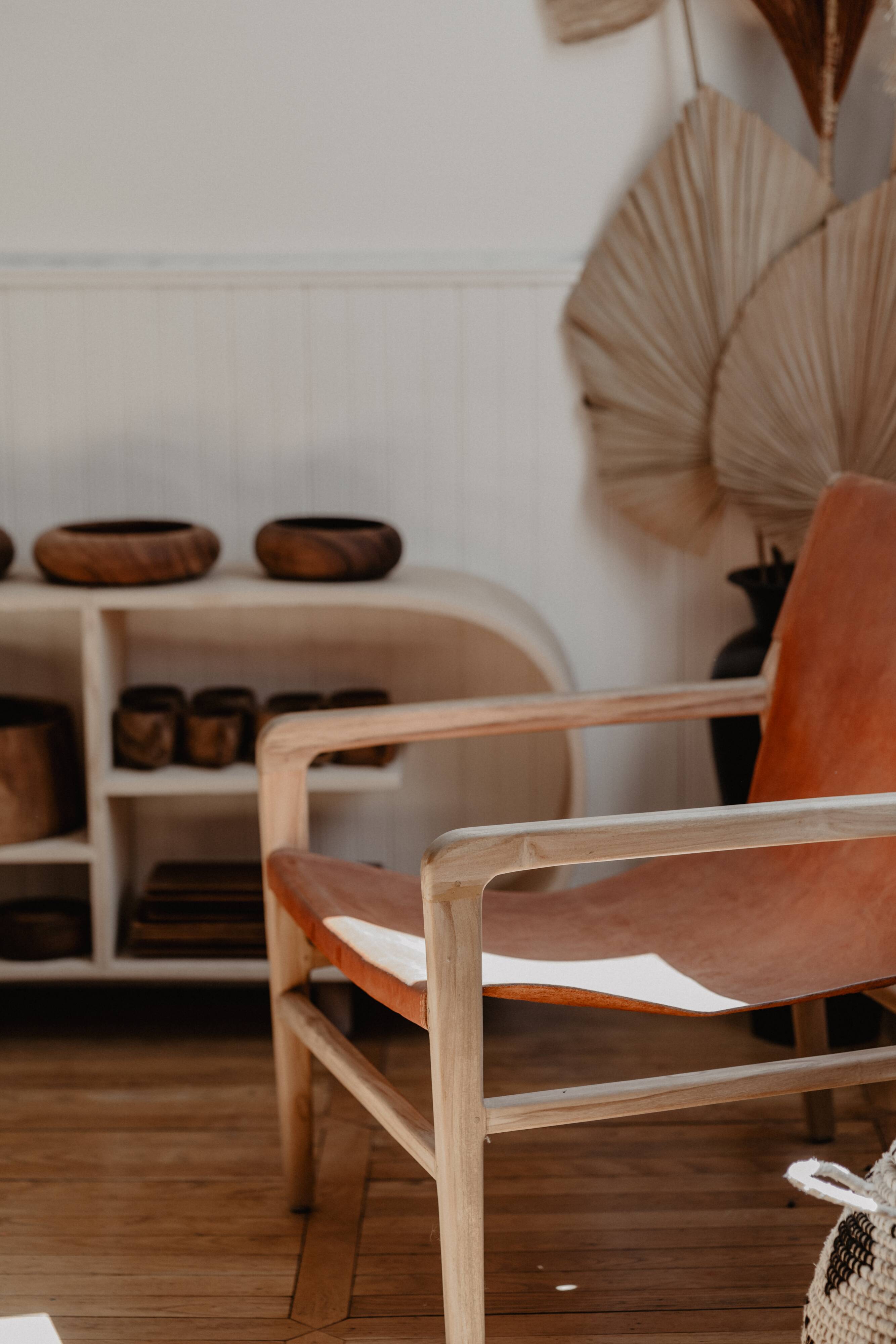 Havana armchair in teak and cowhide leather