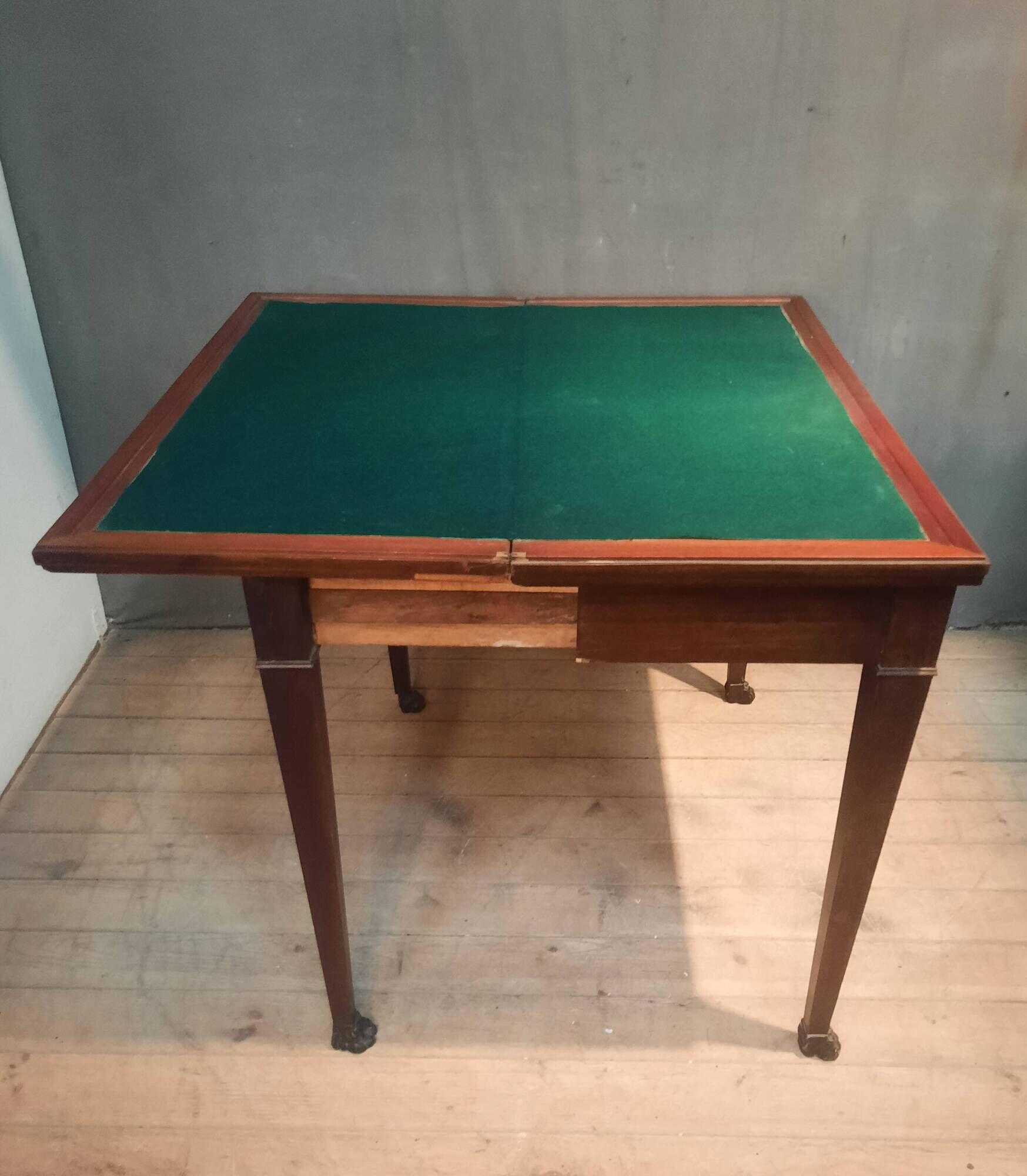 Rectangular console that transforms into a game table.