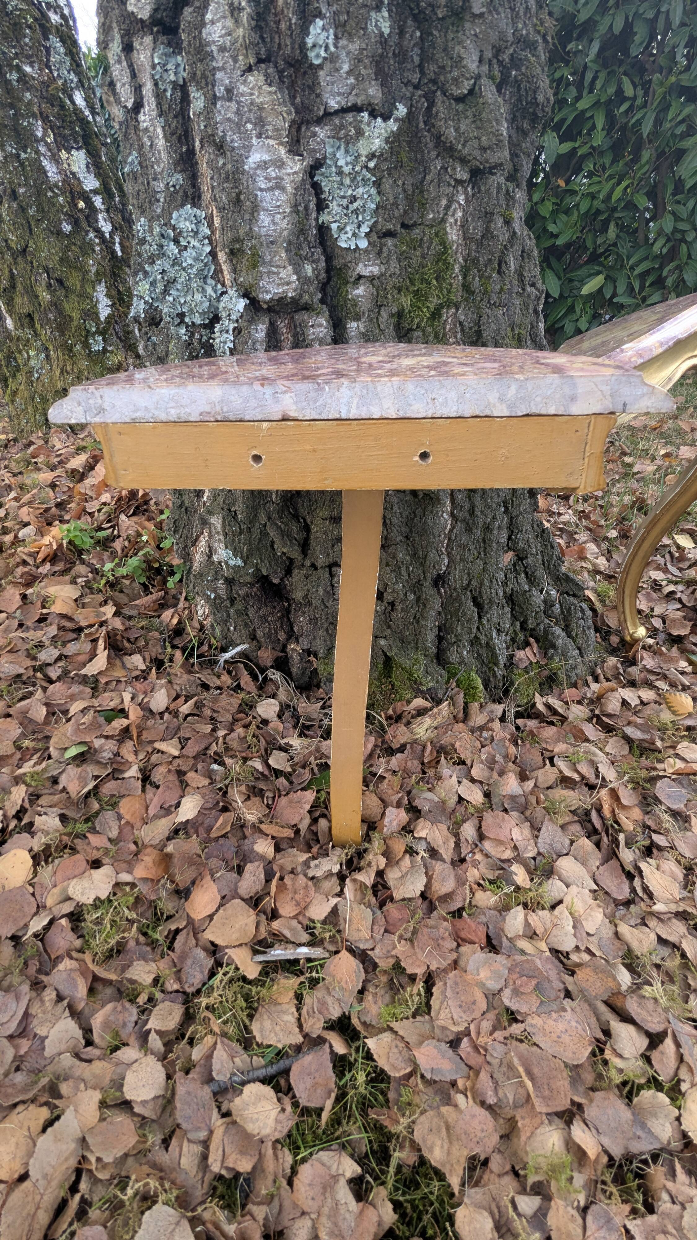 Consoles d'applique bois doré et marbre style Louis XV