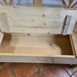 Chest bench in fir