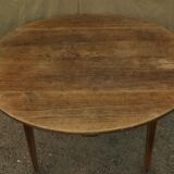 Round farm table with extensions