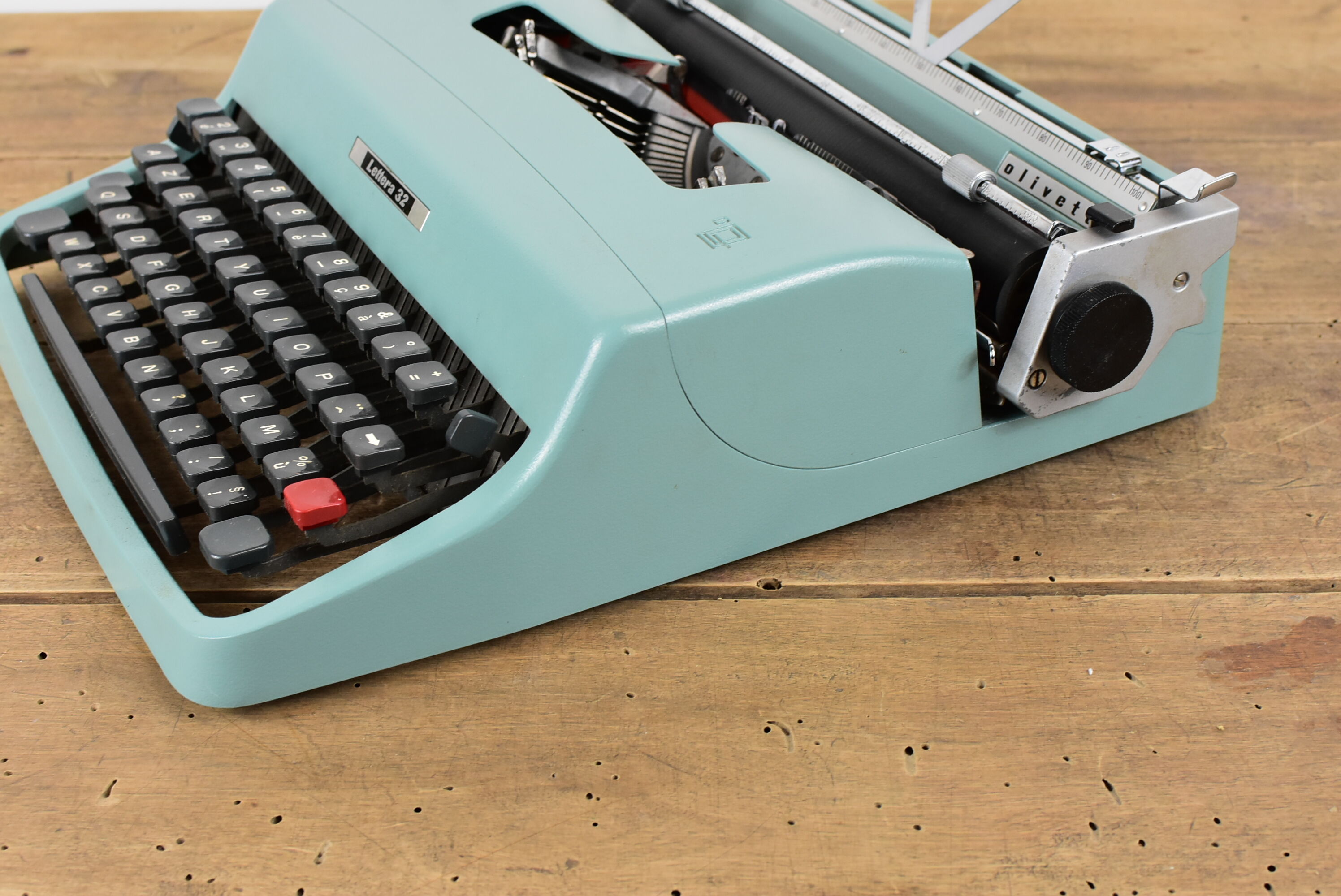 Lettera 32 typewriter.