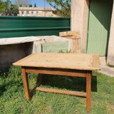 Farm table