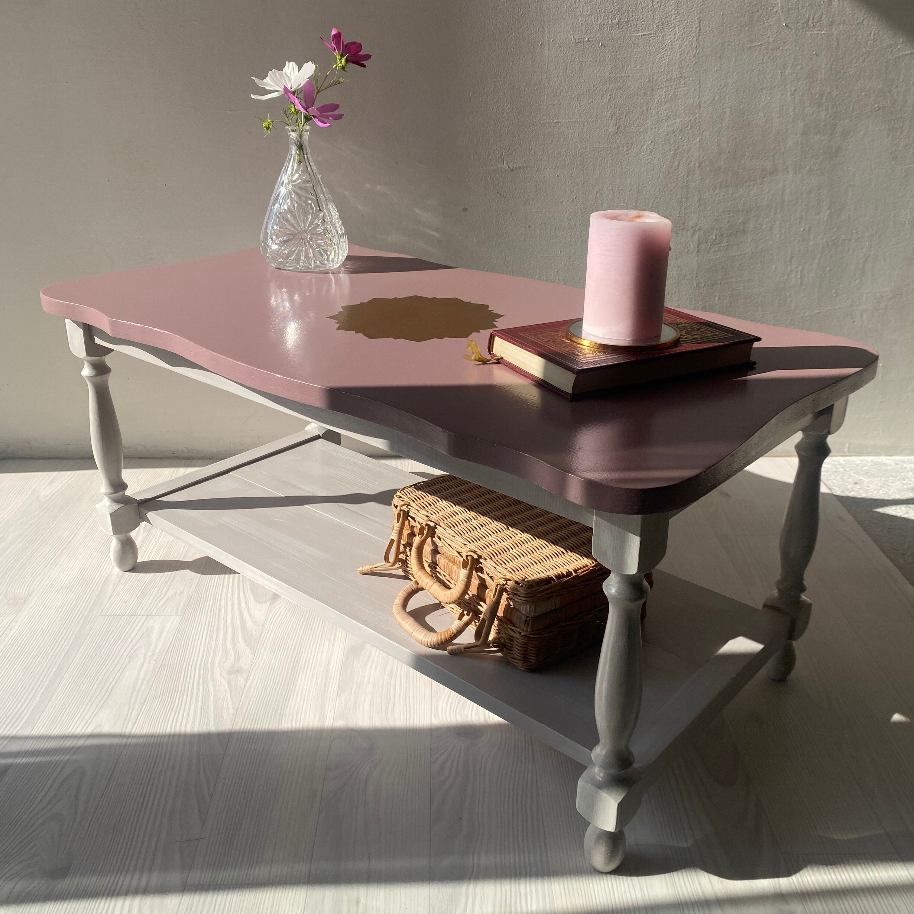 Table basse vintage rustique rose et doré