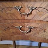Table de chevet "rognon" en marqueterie style Louis XV