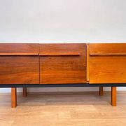 Buffet en bois au design simple des années 1940 par UP zavody - Tchécoslovaquie