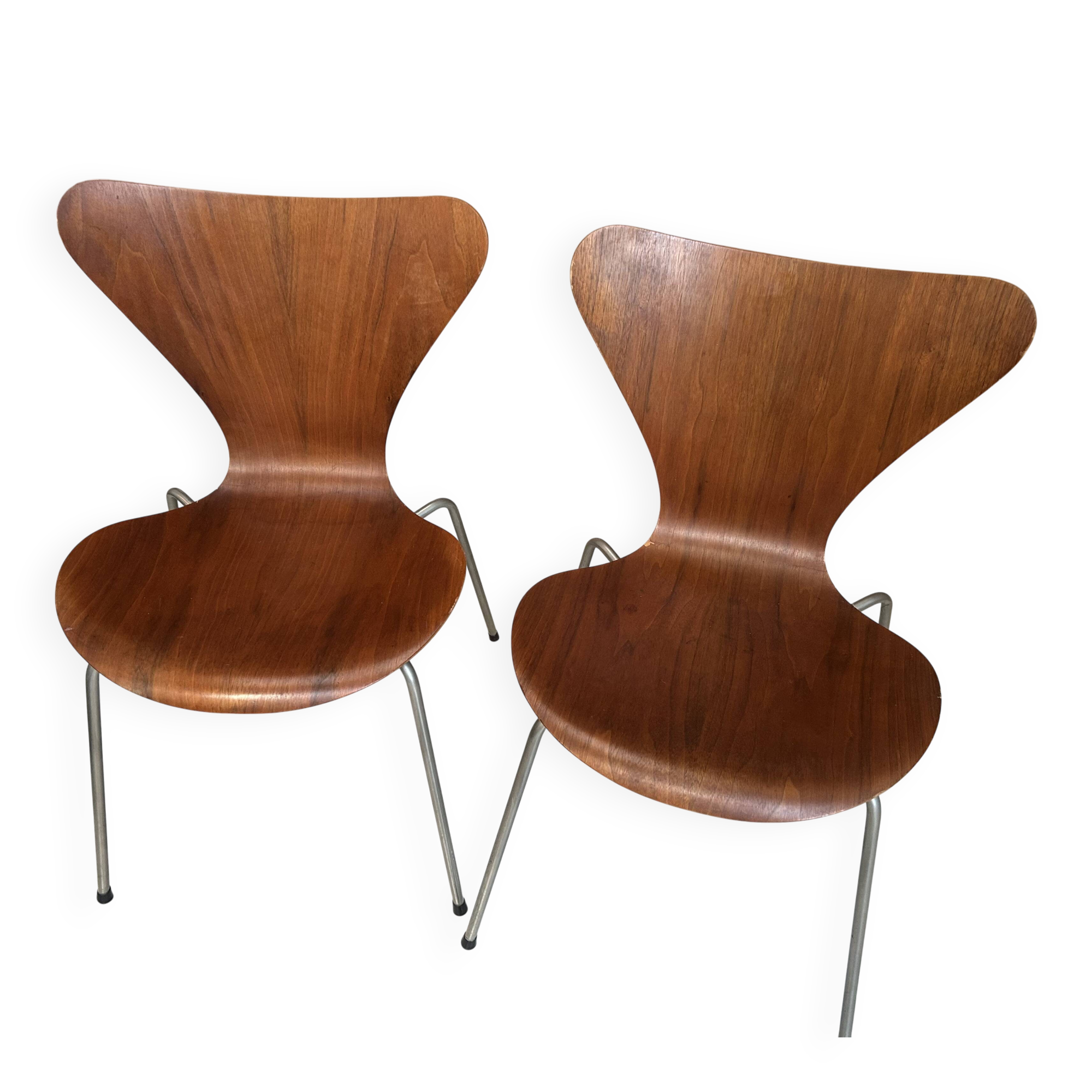 Set of two Franz Hensen series 7 (3107) Arne Jacobsen vintage chairs.