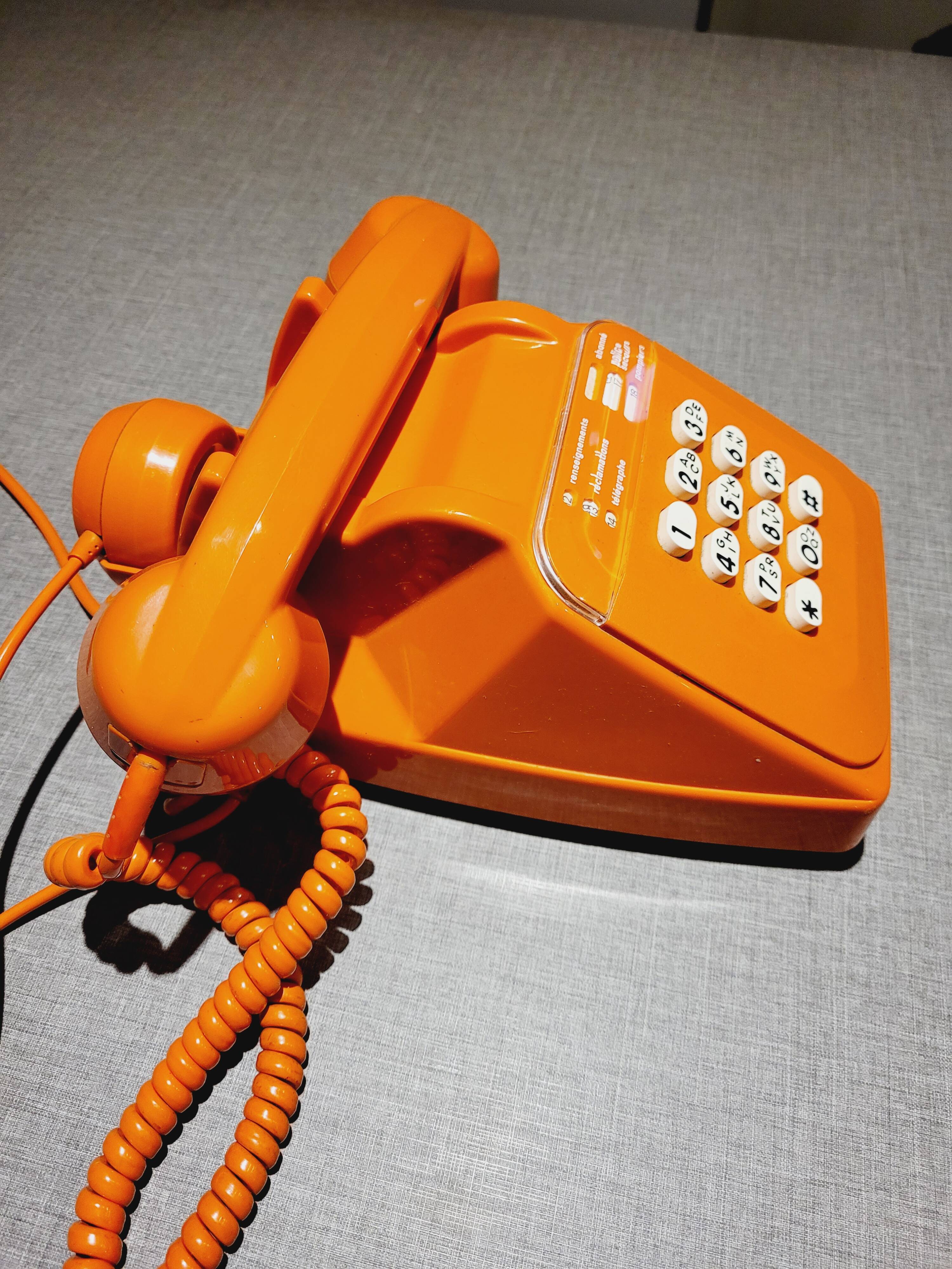 Socotel S63 orange phone