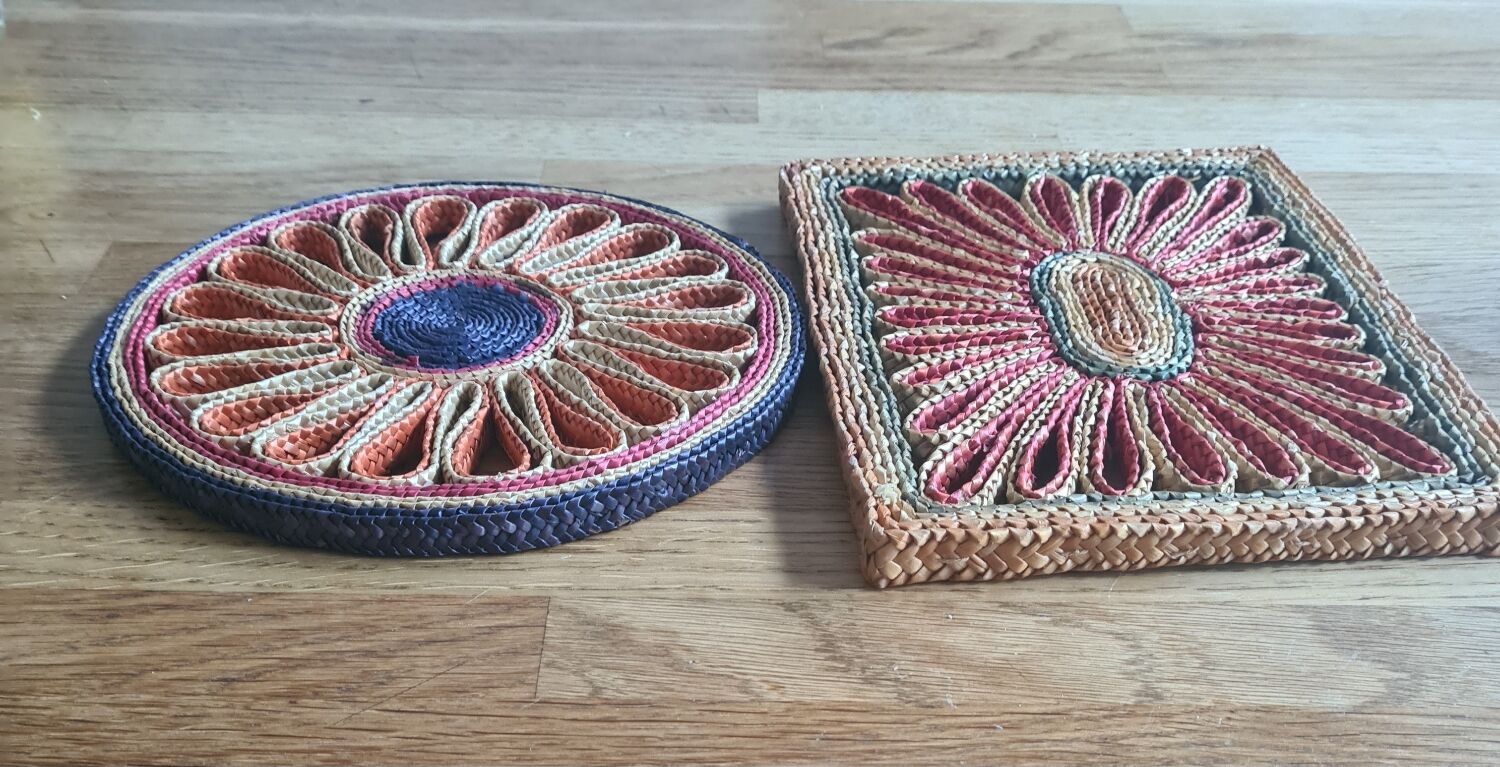 2 braided straw mats