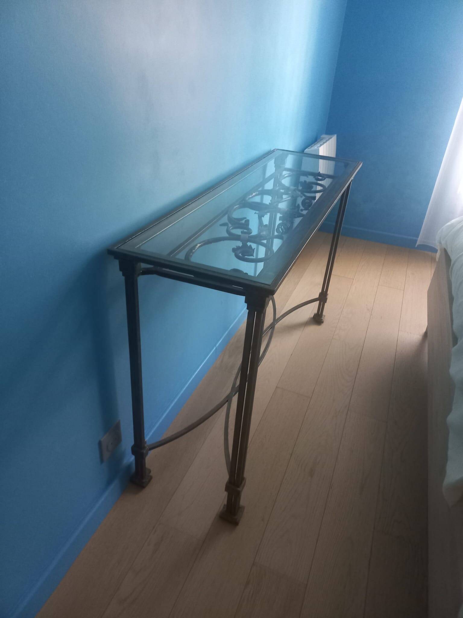 Entrance table