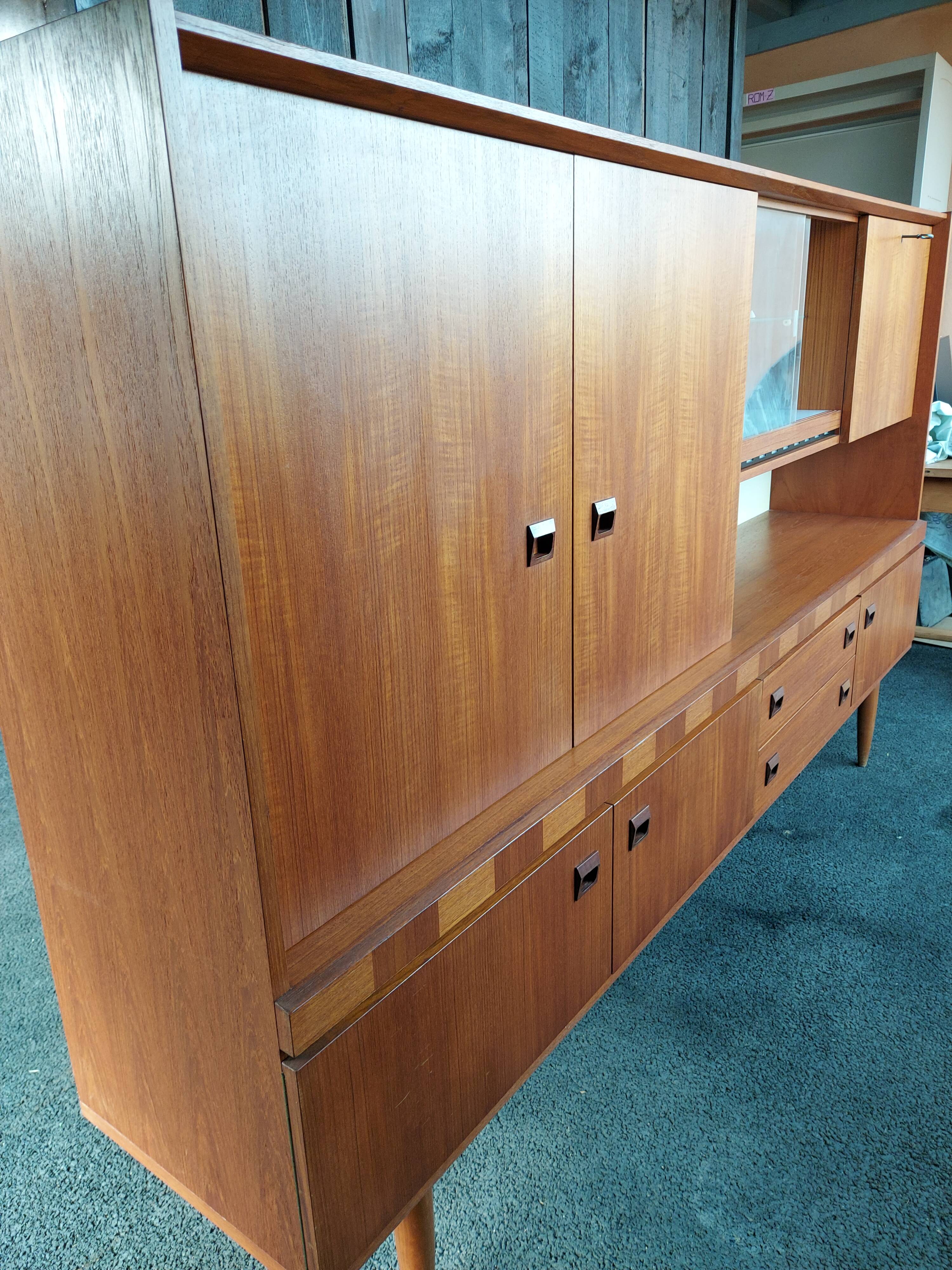 Enfilade vitrine bar suédois du fabricant "royal board sweden"vintage 1960
