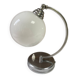 Lampe globe vintage métal chromé et opaline, à poser ou à fixer au mur