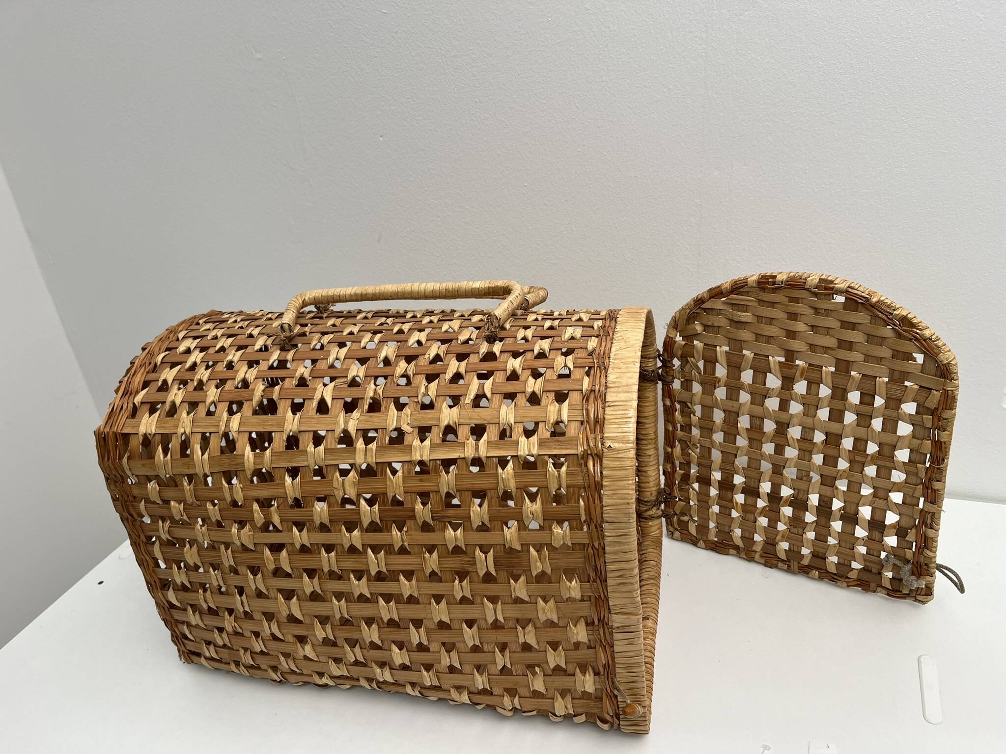 Cage Cat carrier basket in wicker/rattan, vintage