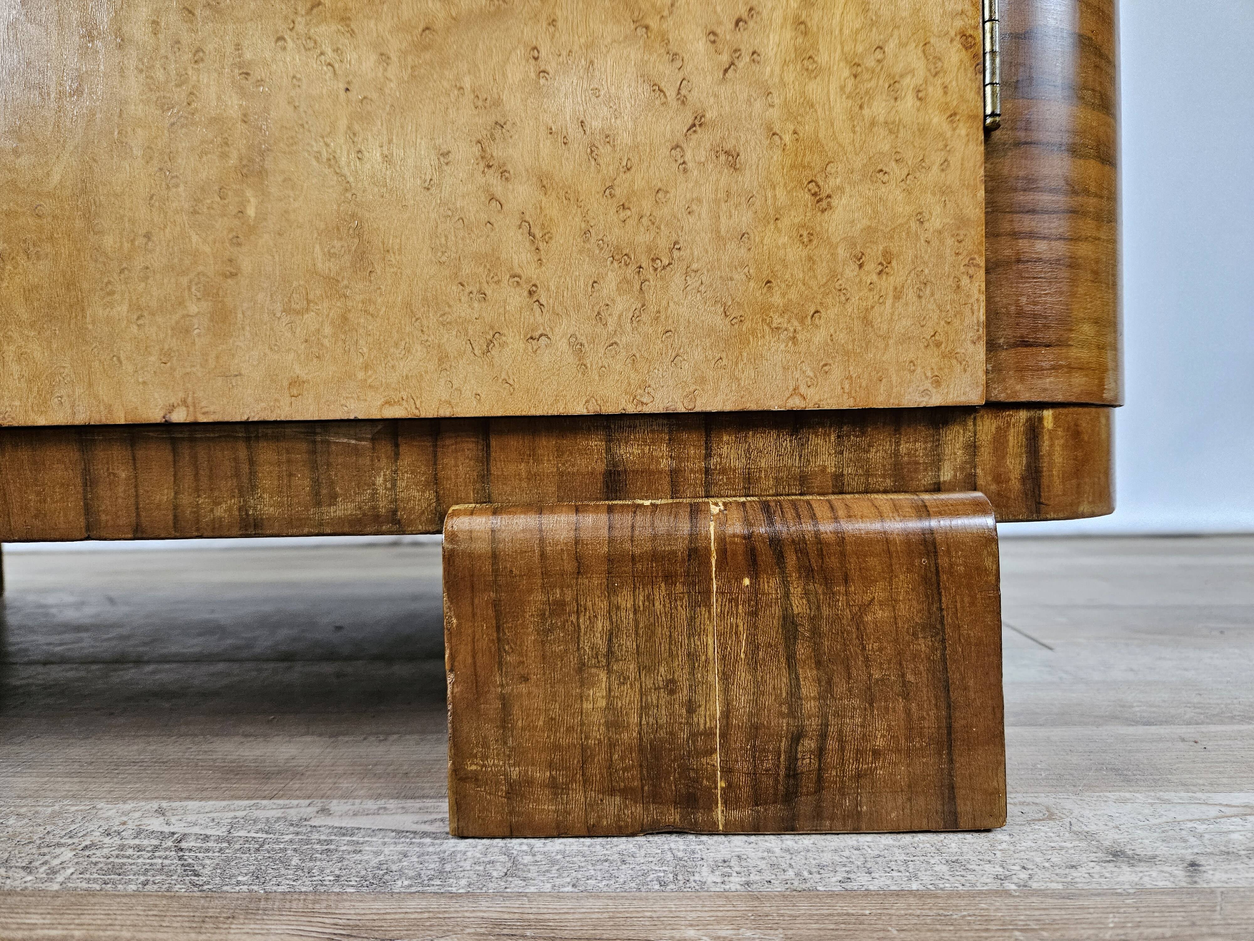 Art decò sideboard in thuja and walnut