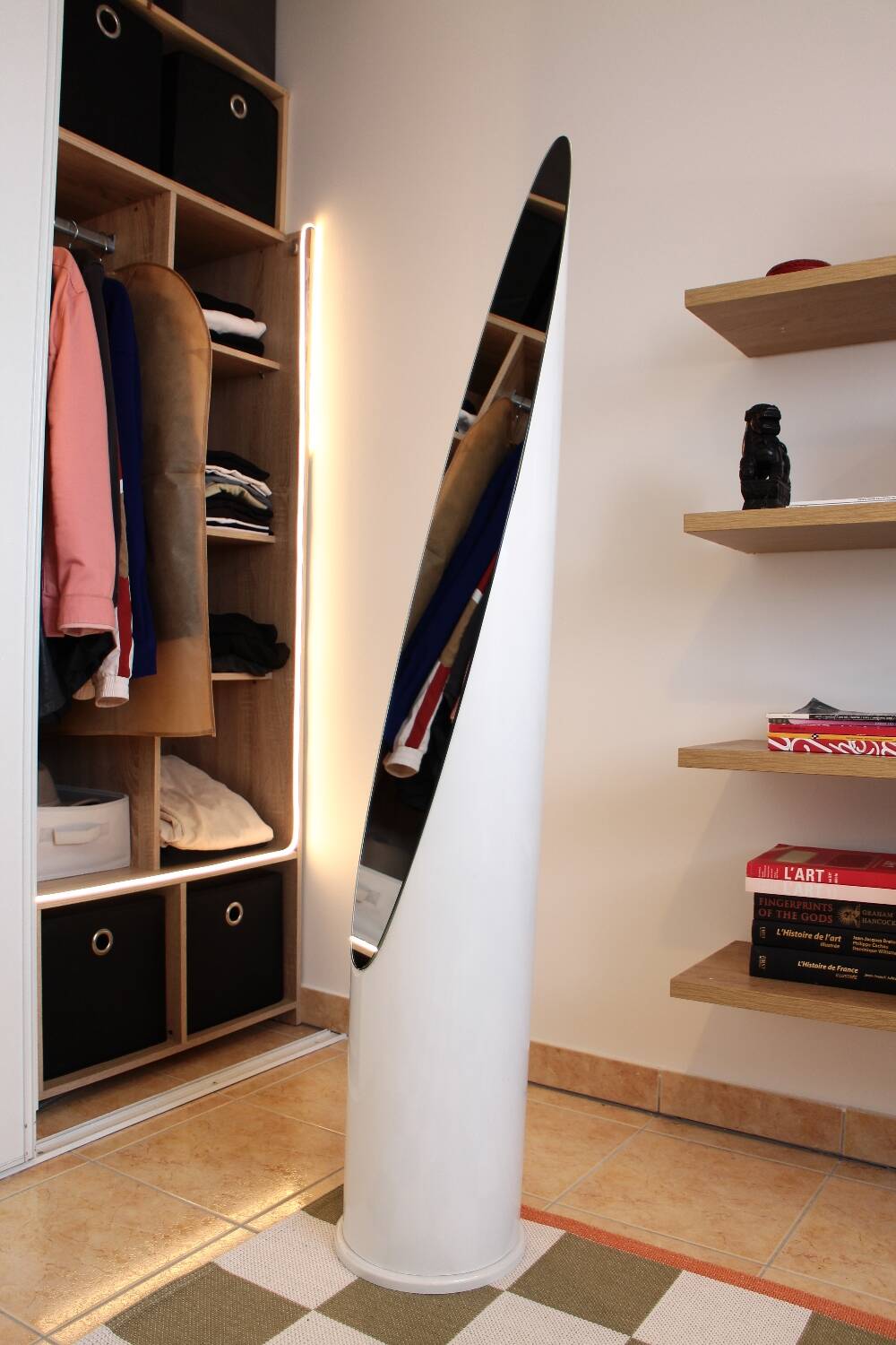 White lipstick mirror