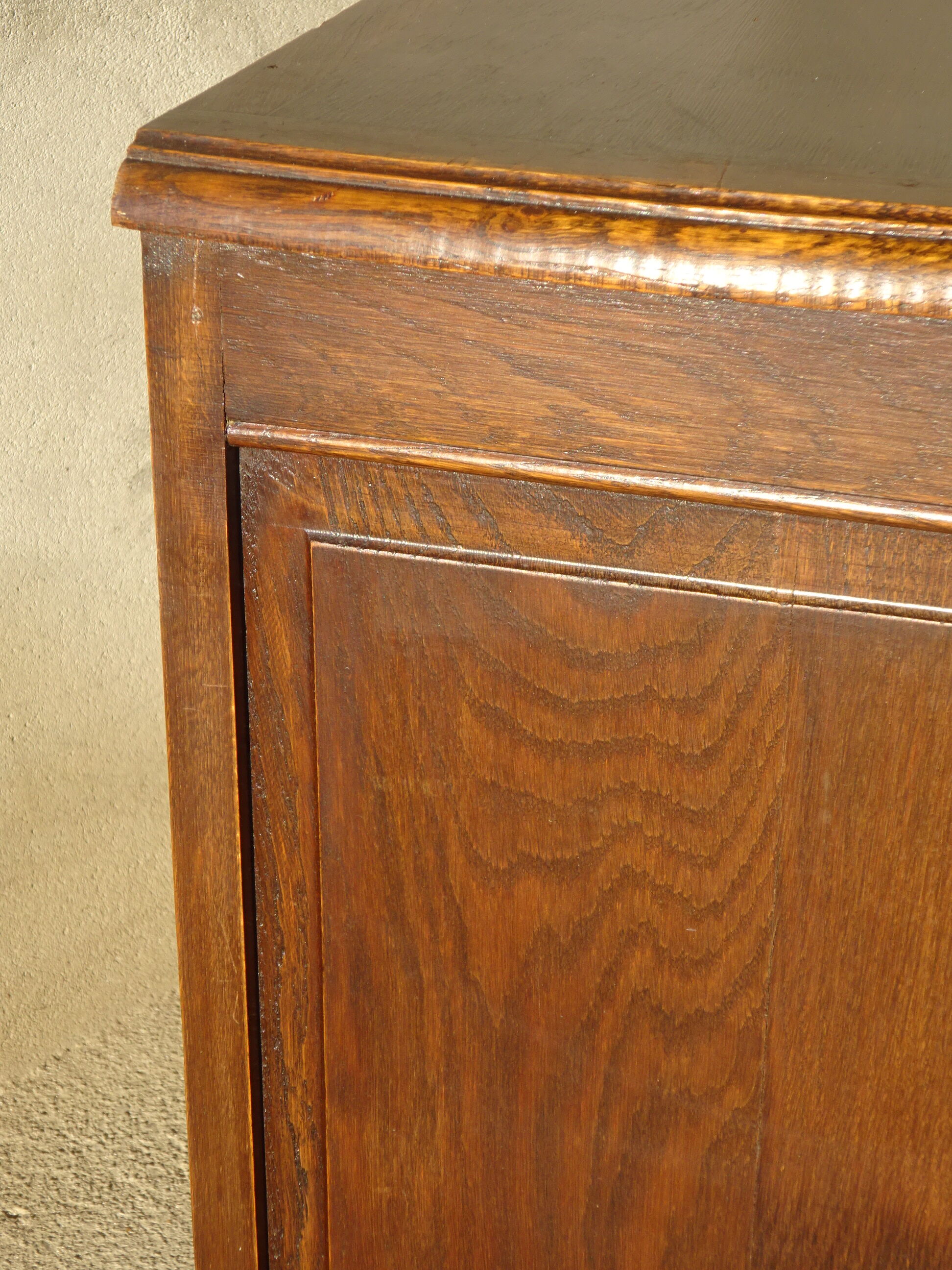 Provençal style oak enfilade