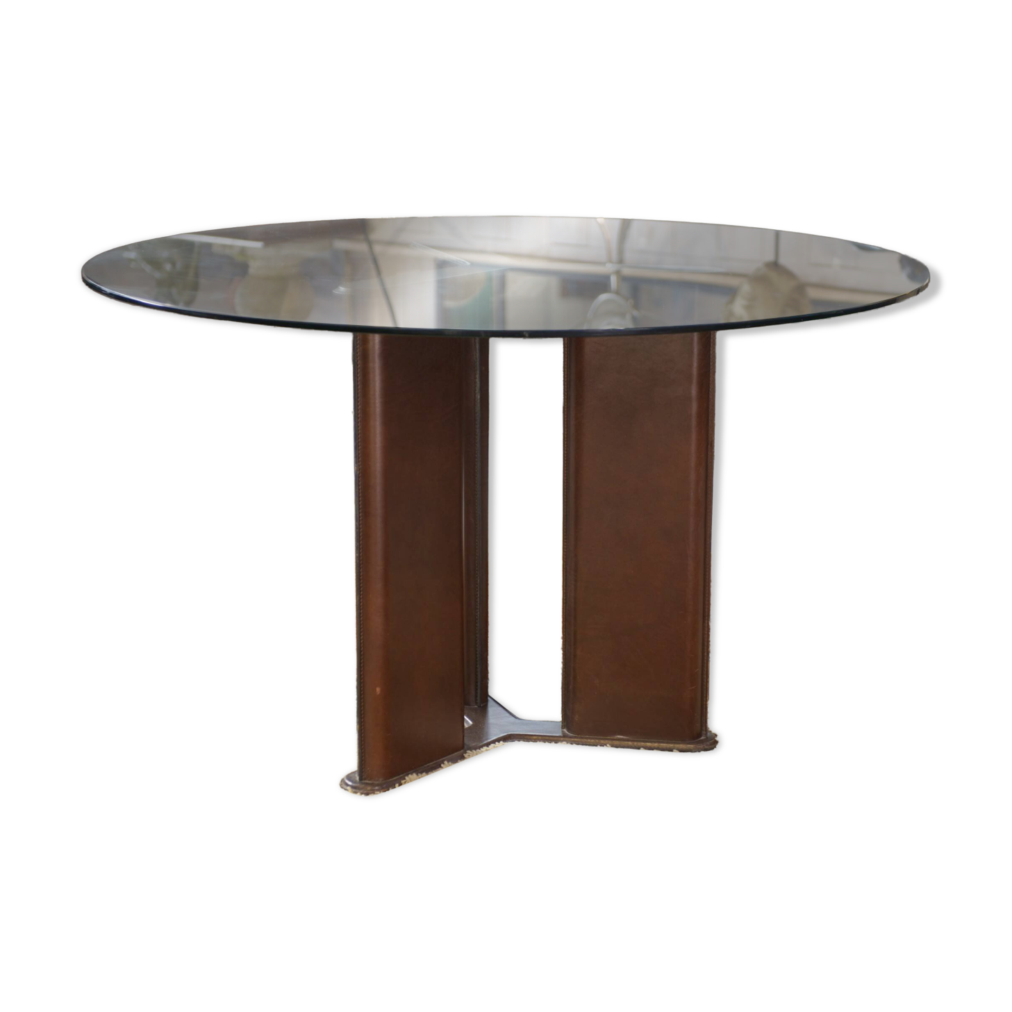 Circular table by Tito Agnoli for Matteo Grassi, base covered in brown leather, 1970s.