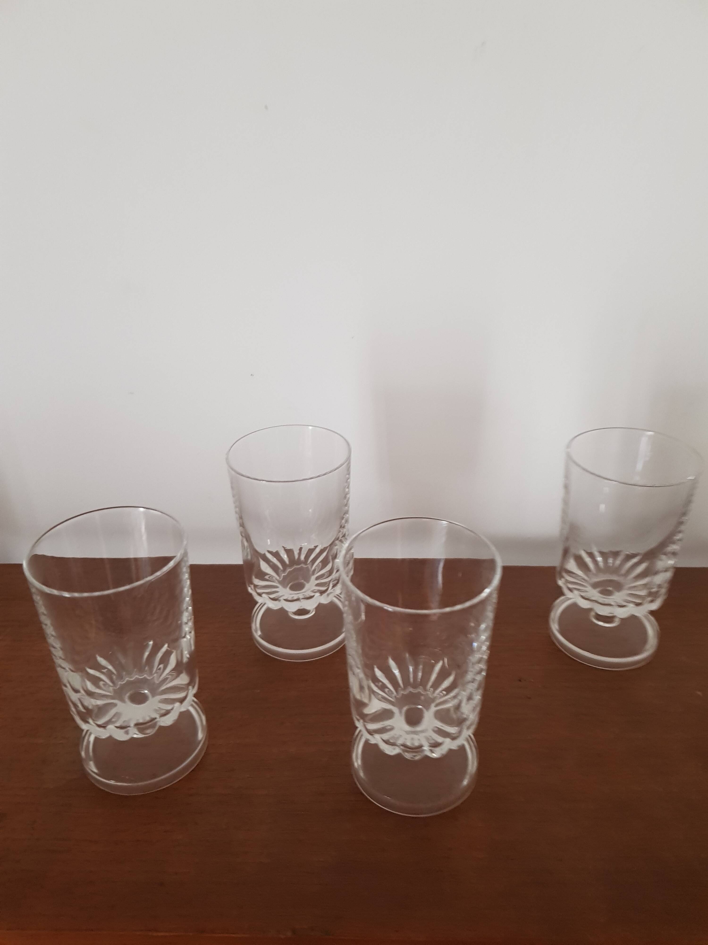 Set of 6 cavalier stemmed glasses
