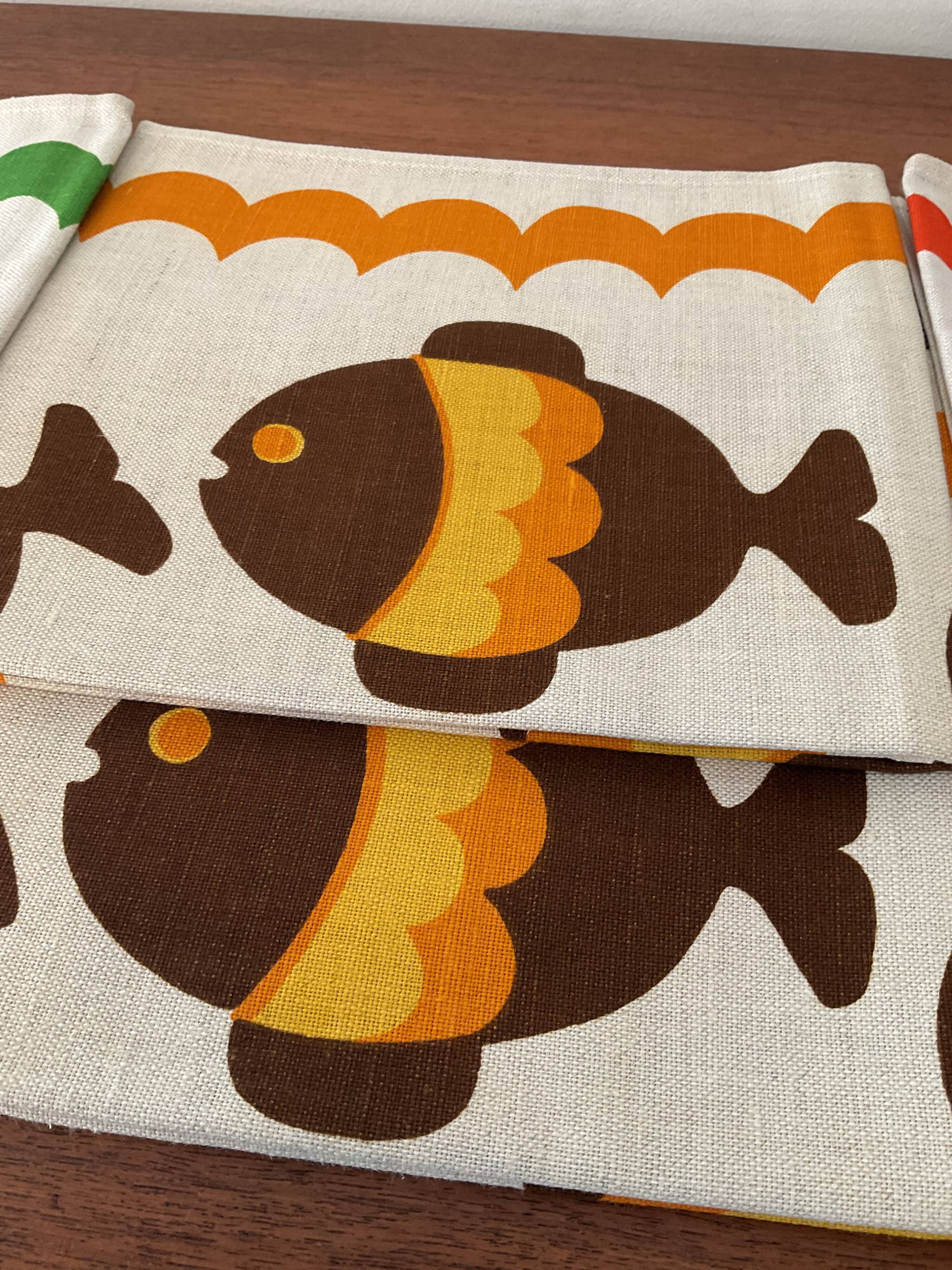 Series of 6 vintage tea towels from the 70s