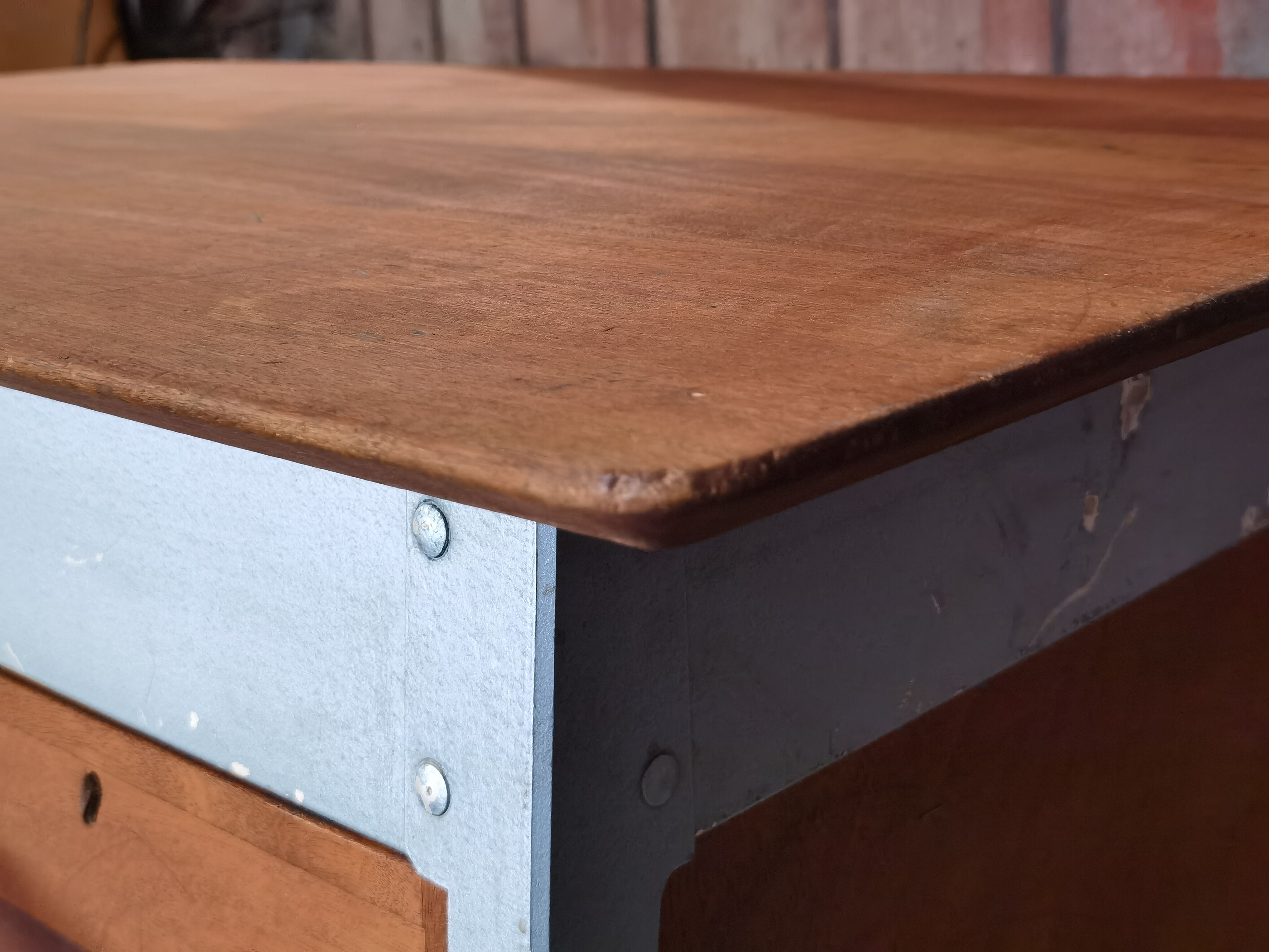 James Léonard's 6212 desk and chair for ESA Esavian