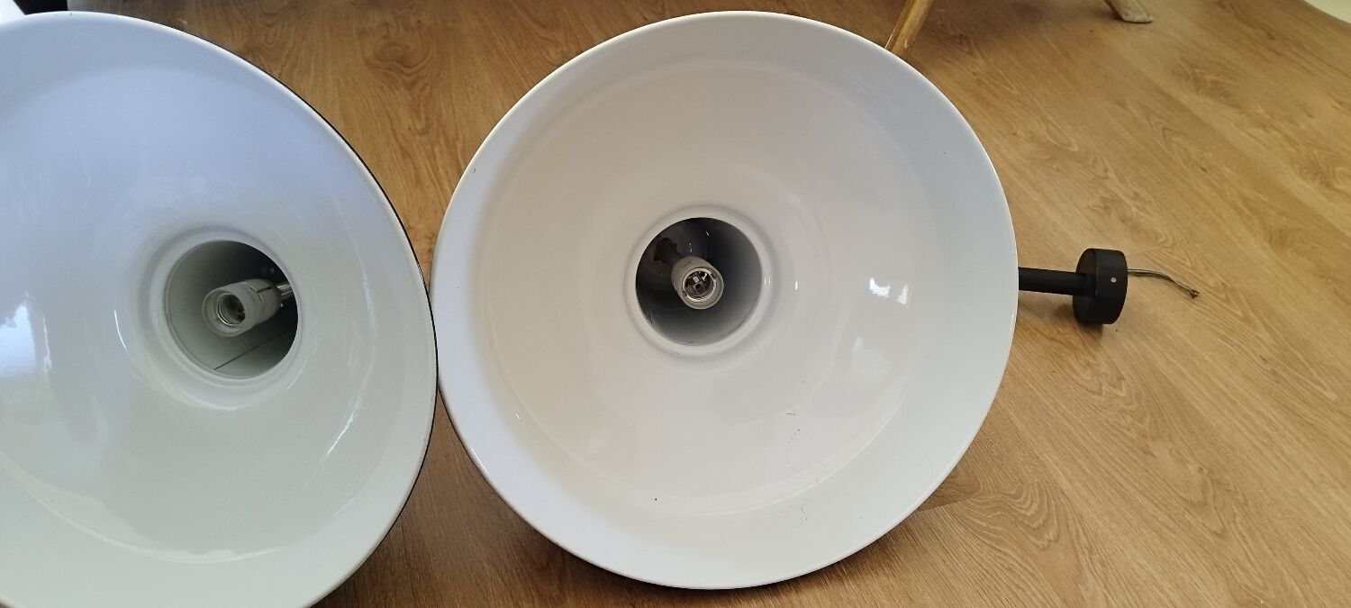 Paire de lampes d'atelier suspensions émaillée noire
