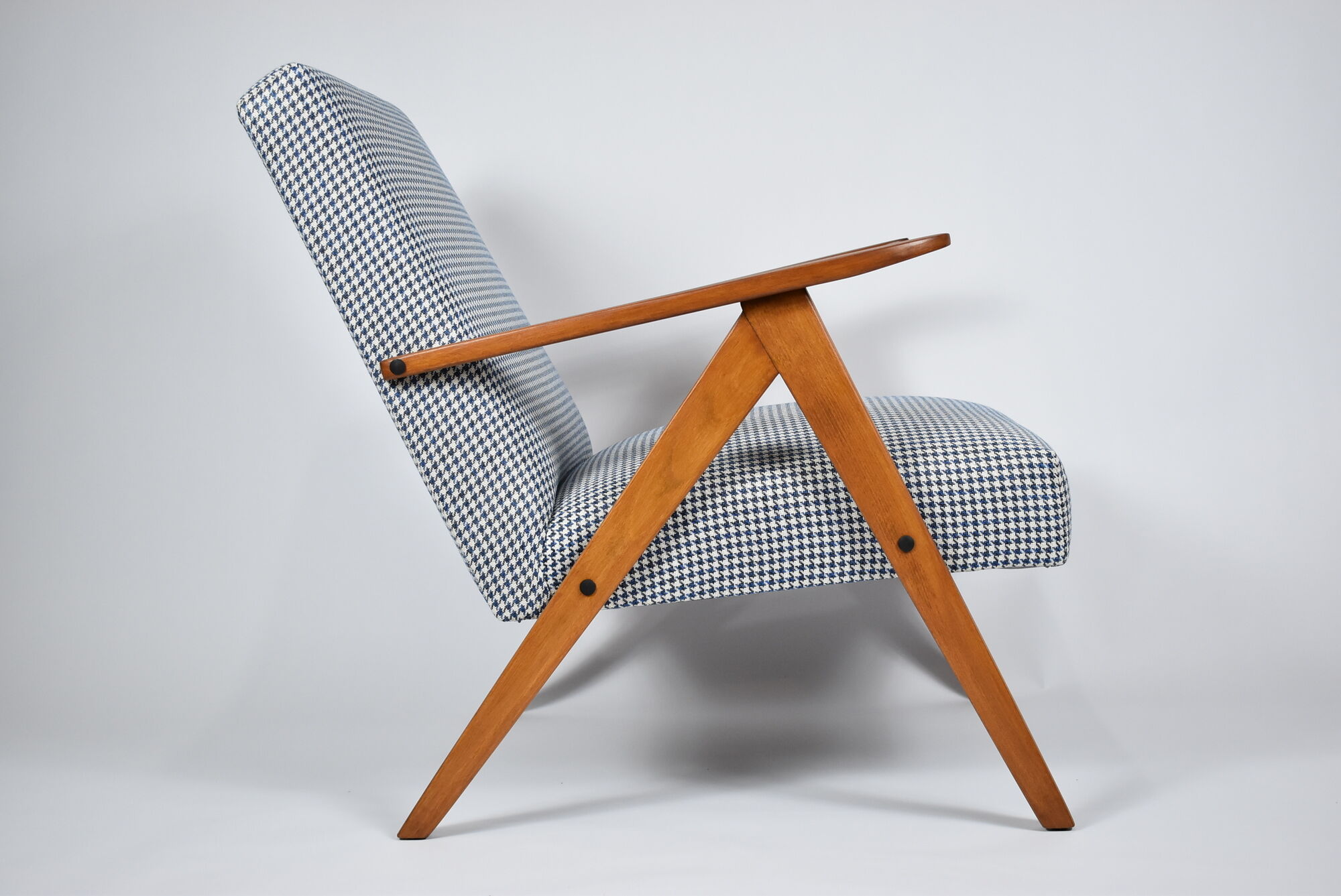 Fauteuil vintage original années 1960, totalement restauré, pied de poule