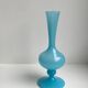 Vase en opaline bleu ciel années 50