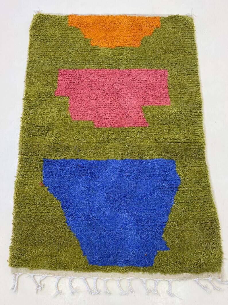 Beni Ouraine Berber rug, handwoven using traditional methods, size 150 x 250 cm