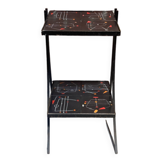 Black metal server and earthenware tiles with geometric patterns