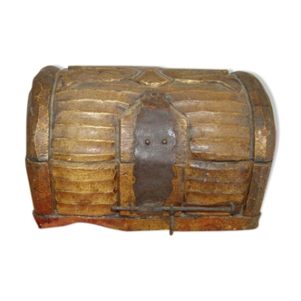 Ancien coffret à bijoux en forme de malle, en bois  armature et fermeture en fer forgé