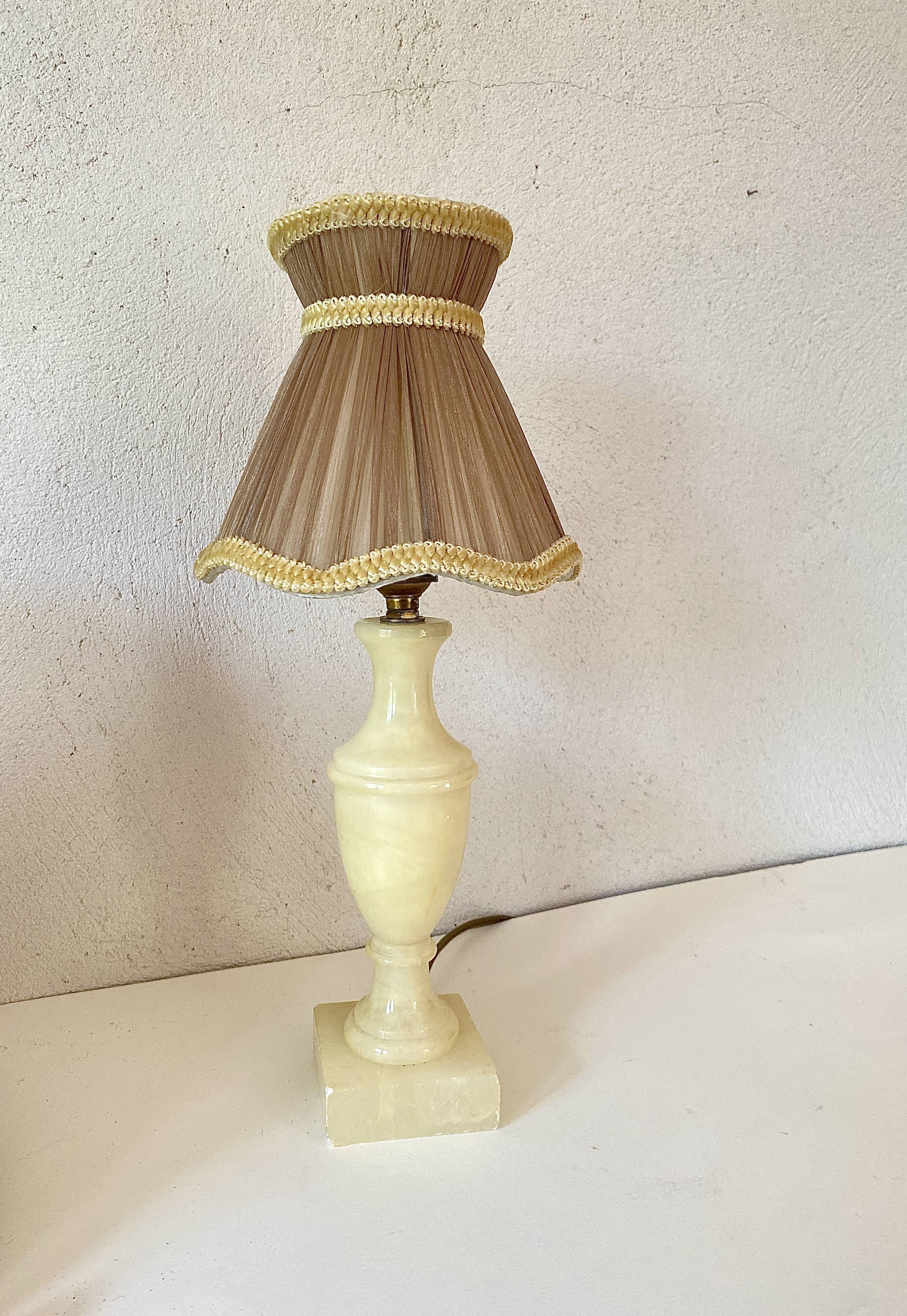 Varnished alabaster lamp, new fabric cable, mesh lampshade