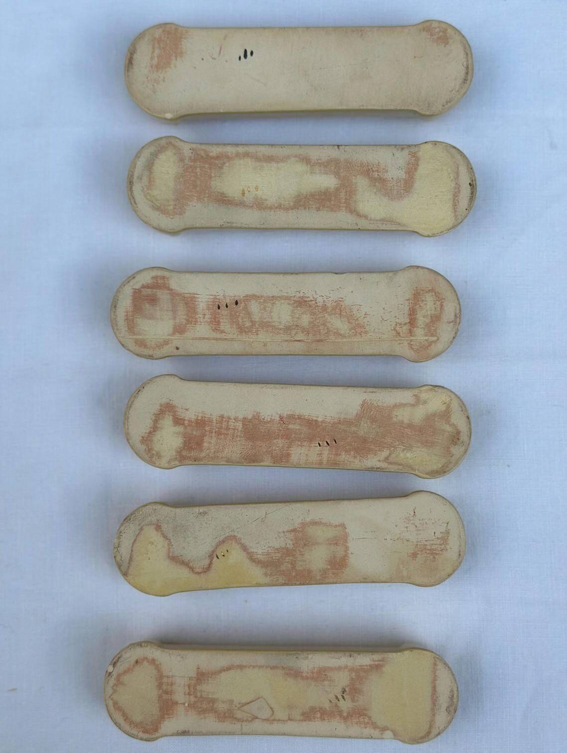 Vintage Art Deco Knife Rest – Cream Beige Ceramic with Gold Trim