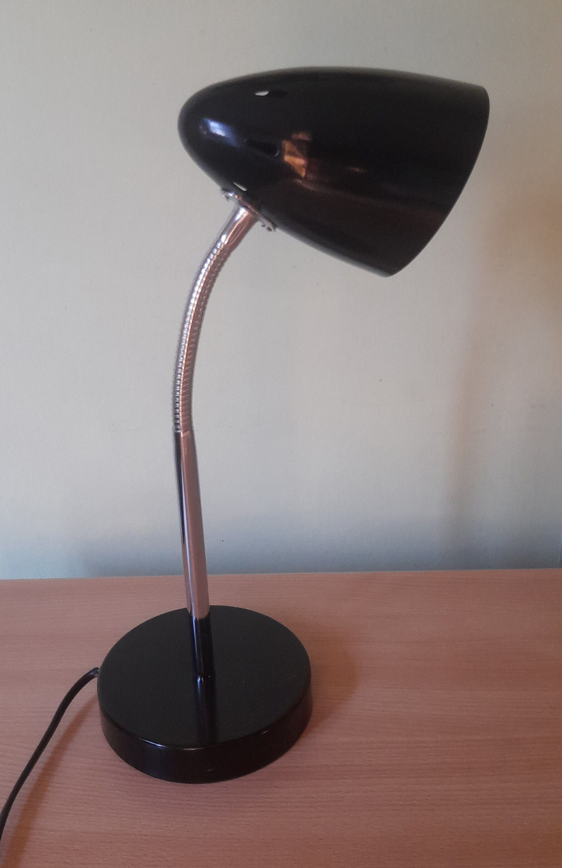 Flexible articulated lamp