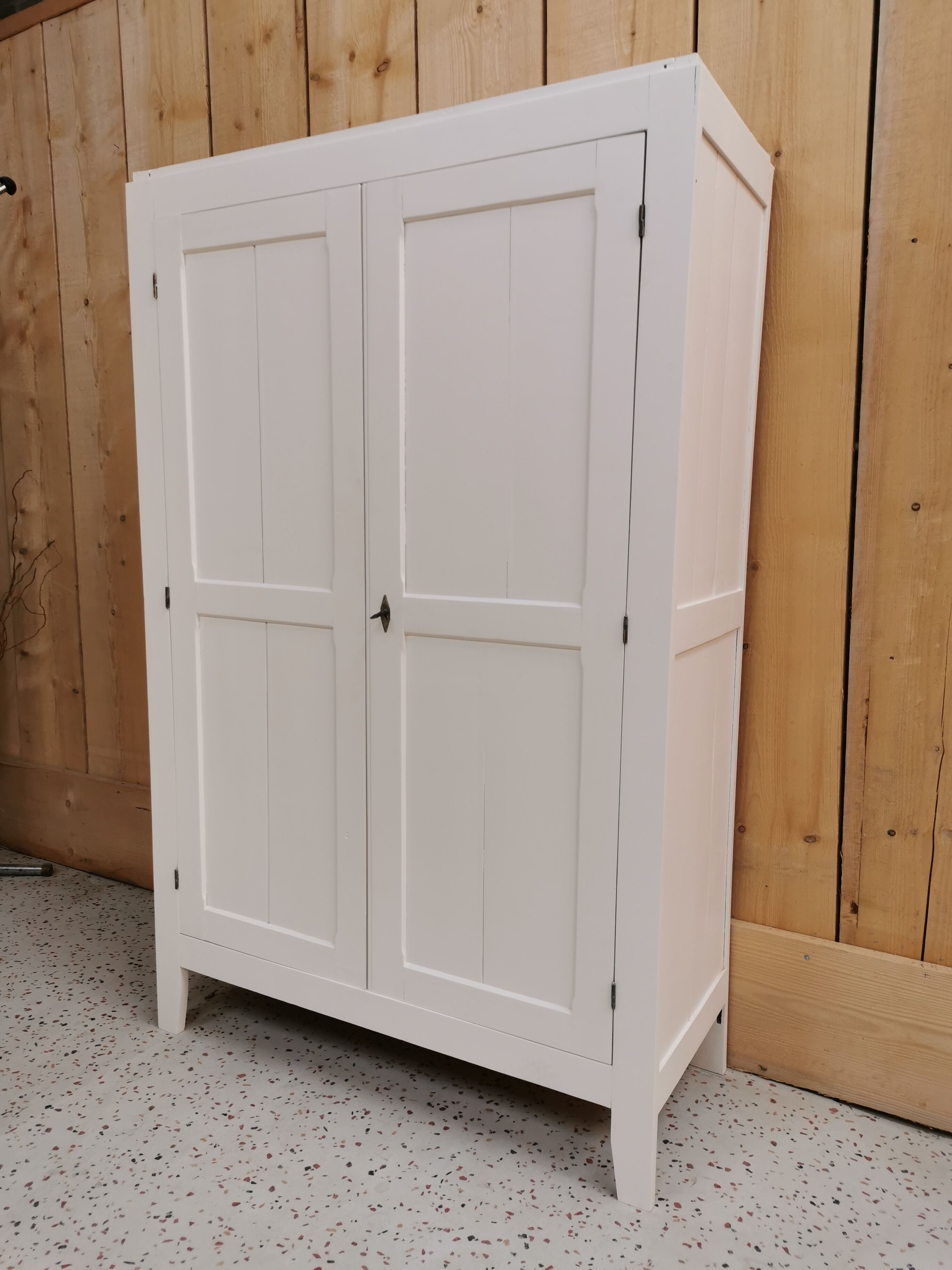 White cabinet