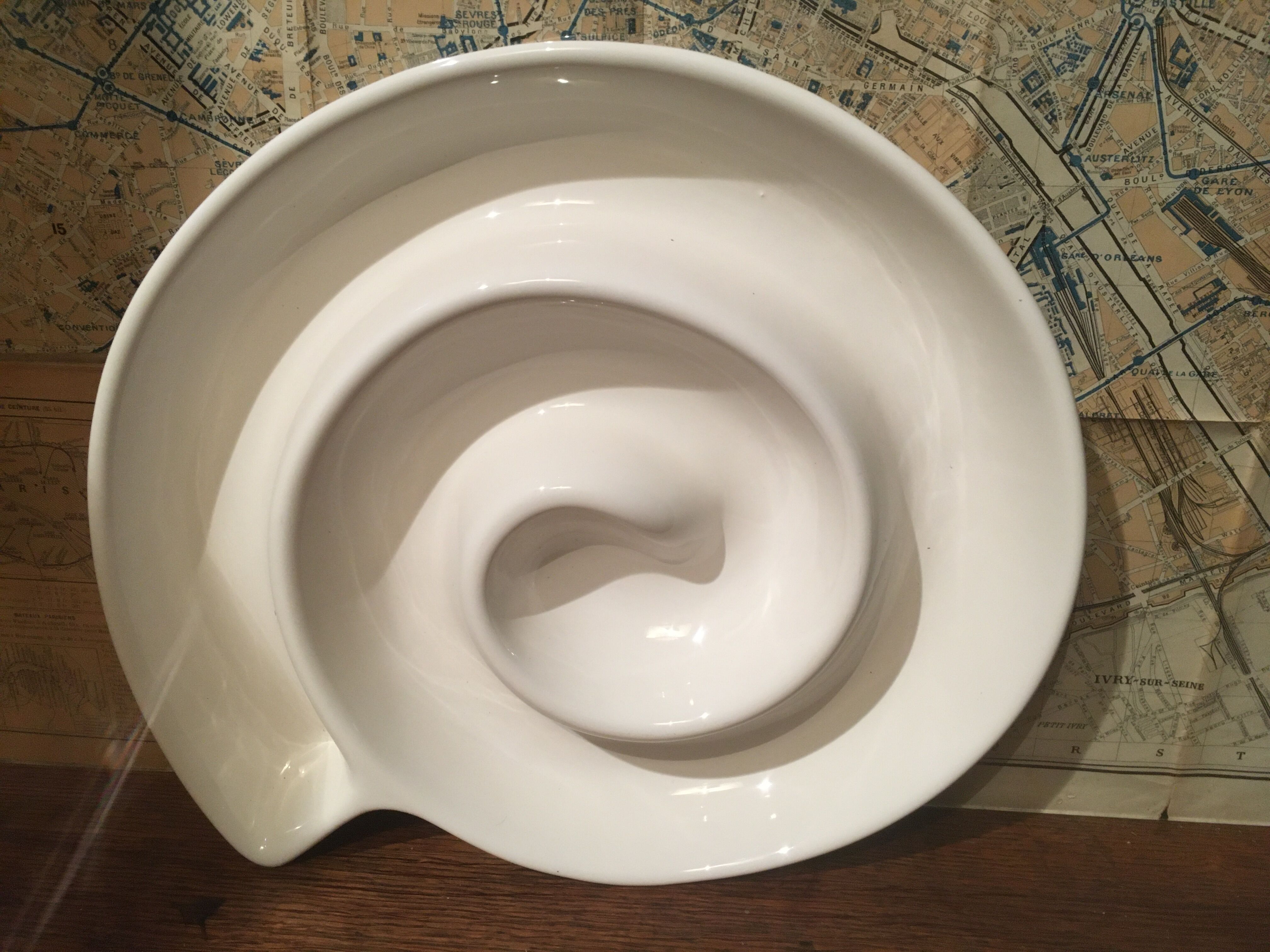 Ceramic dish snail shape