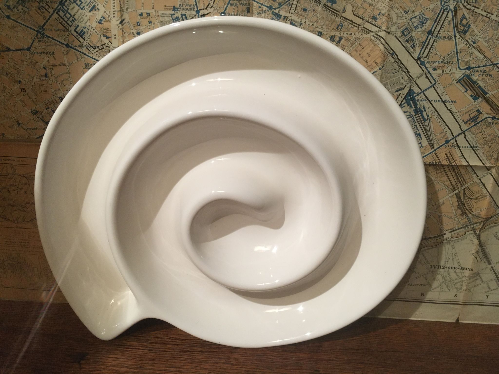 Ceramic dish snail shape