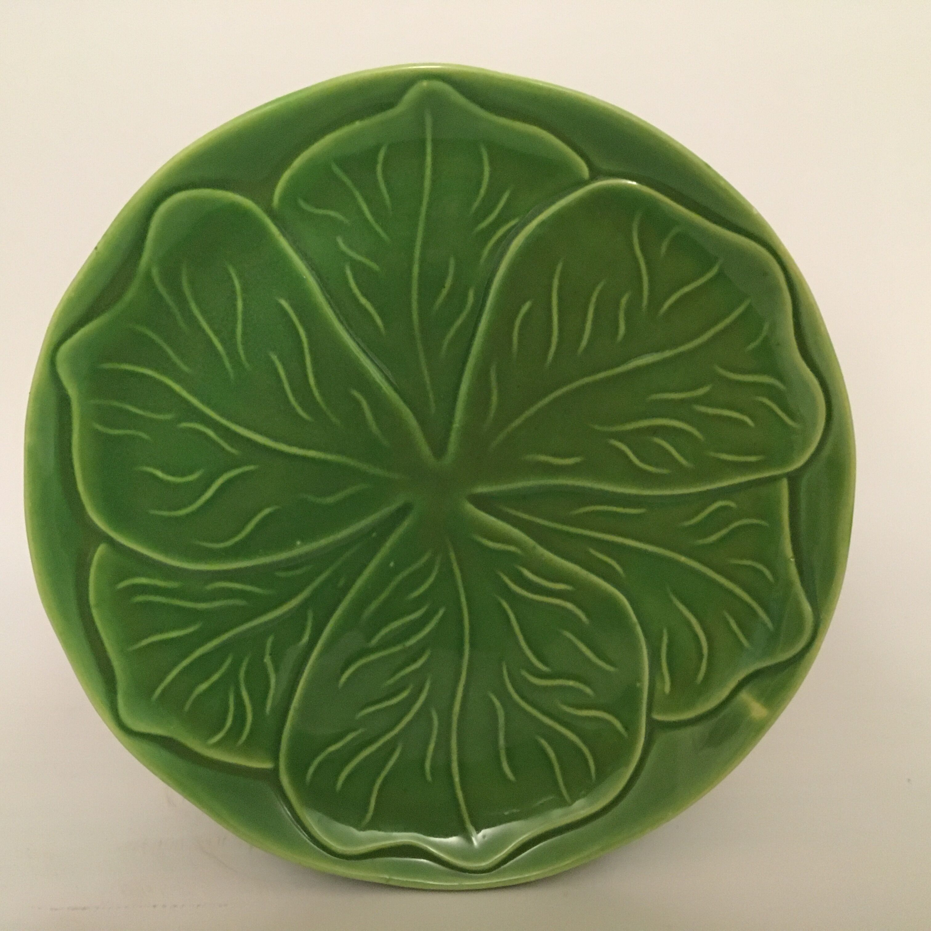Set of 6 plates in slurry decorated with leaf decoration, "St Clément"