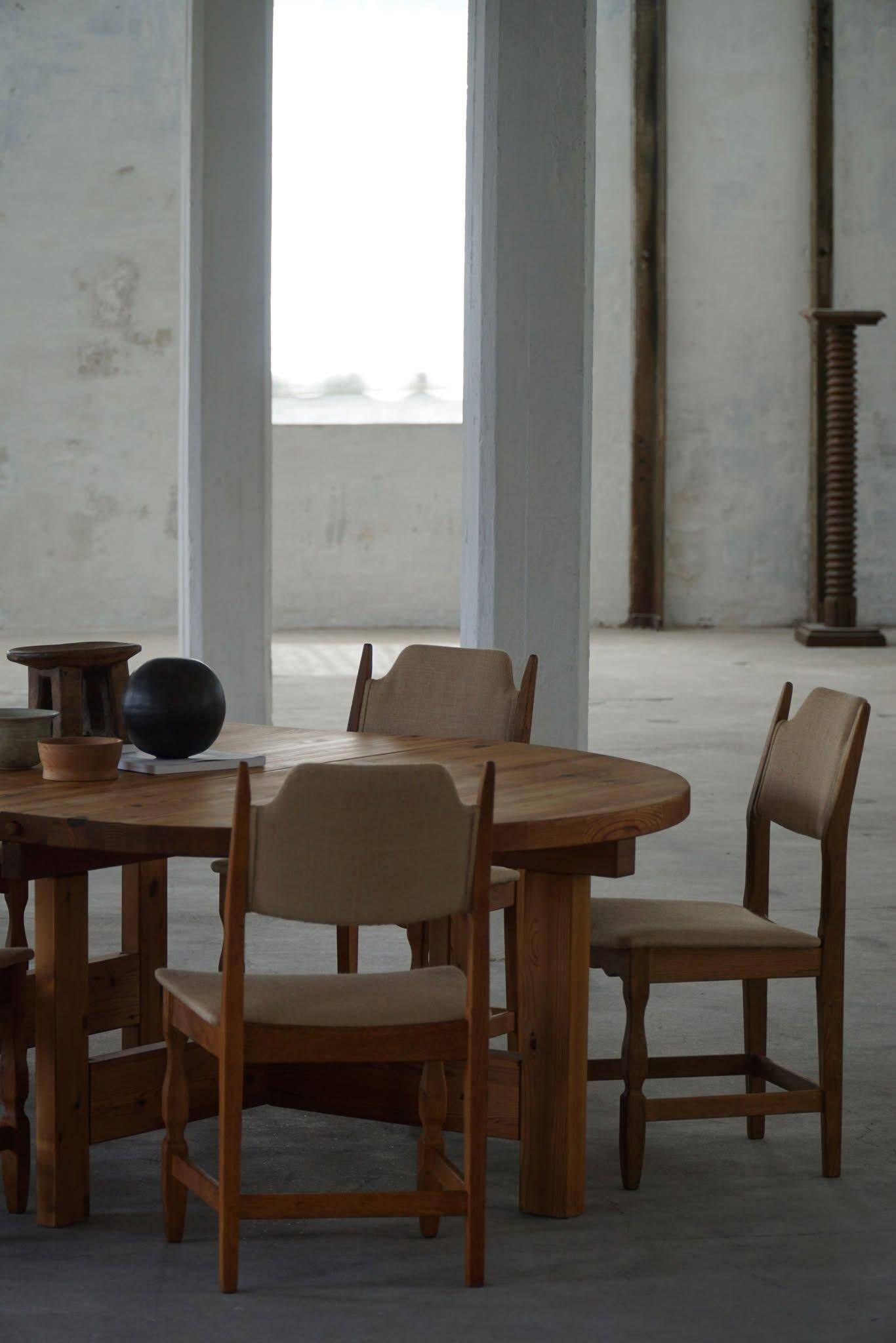 Large Danish mid-century modern dining table in pine, Tage Poulsen, 1970s.