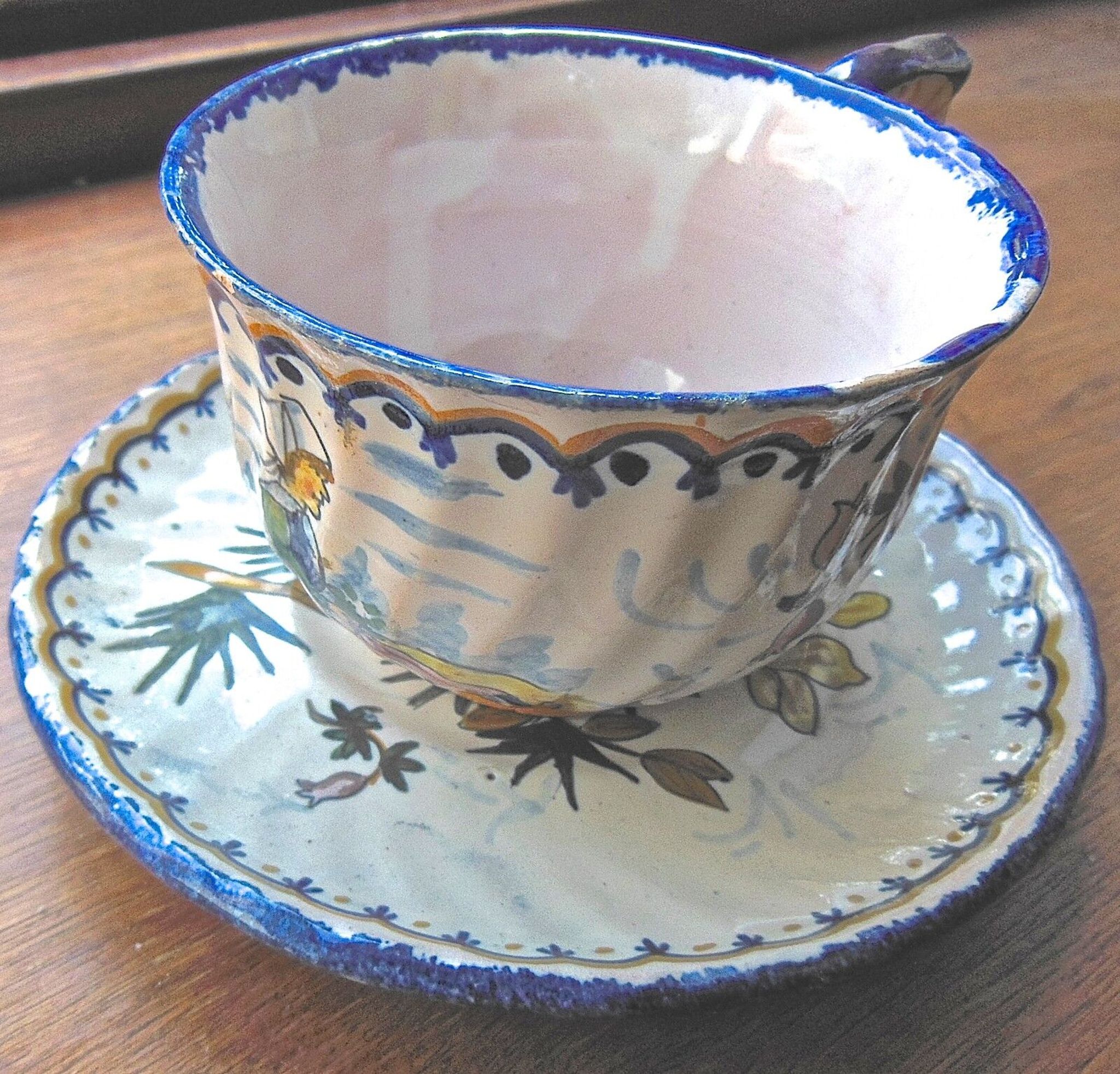 Tasse & sous tasse ancienne, godronnée-henriot, quimper