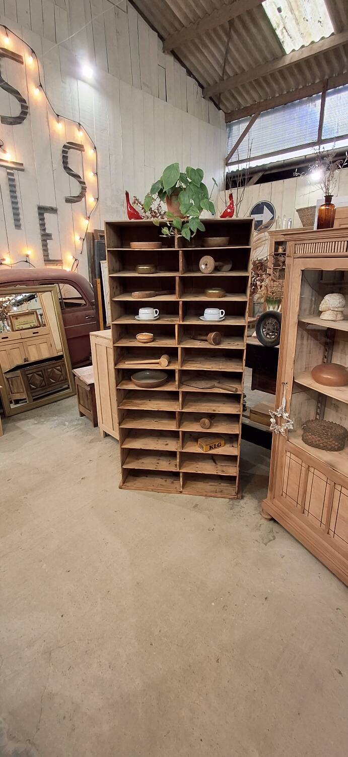 Meuble d'atelier à casiers