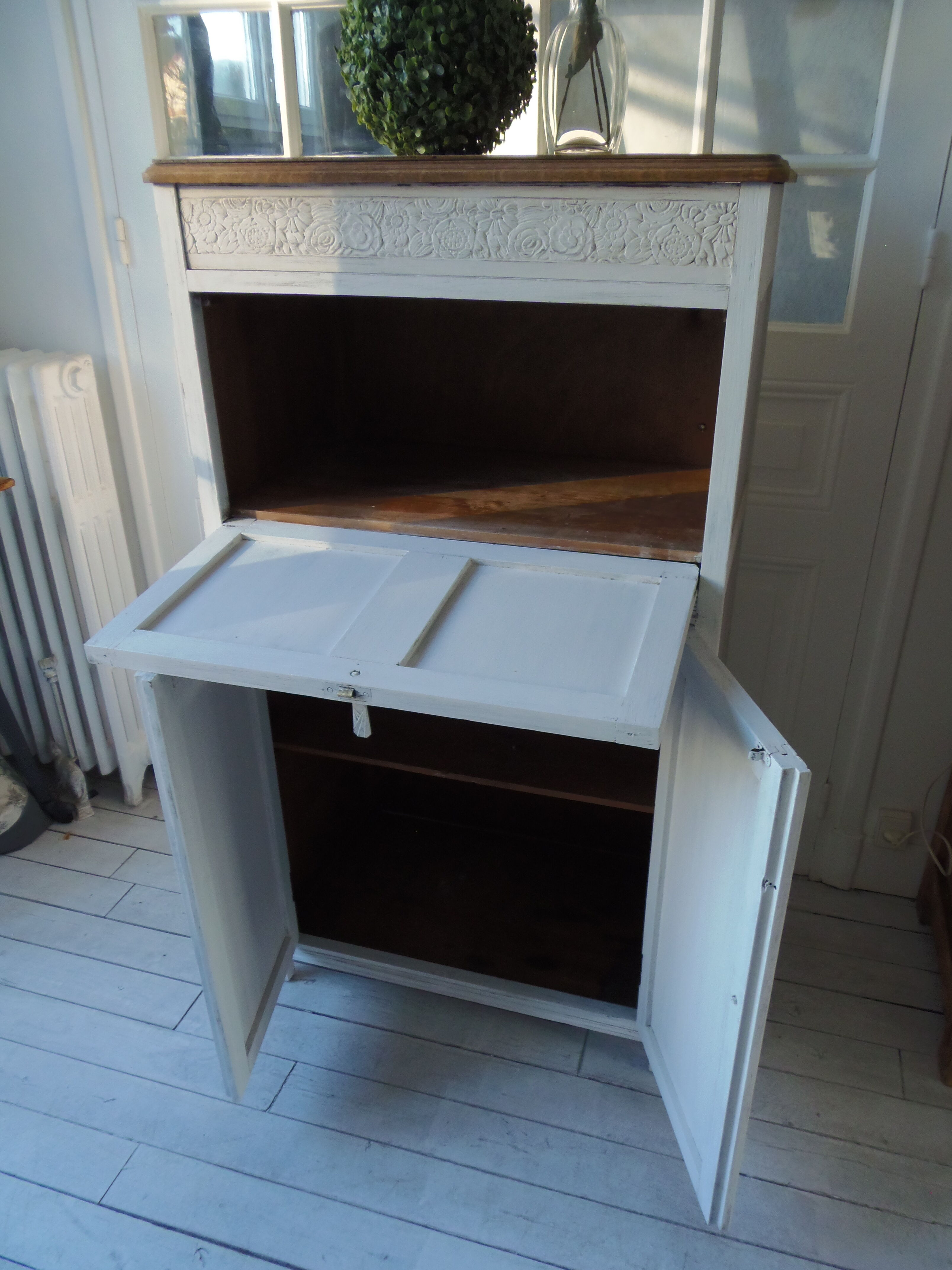 Furniture hifi Art deco Pearl gray patina powder, plateau oak. Furniture vintage revisited in air time for a refined, elegant atmosphere.