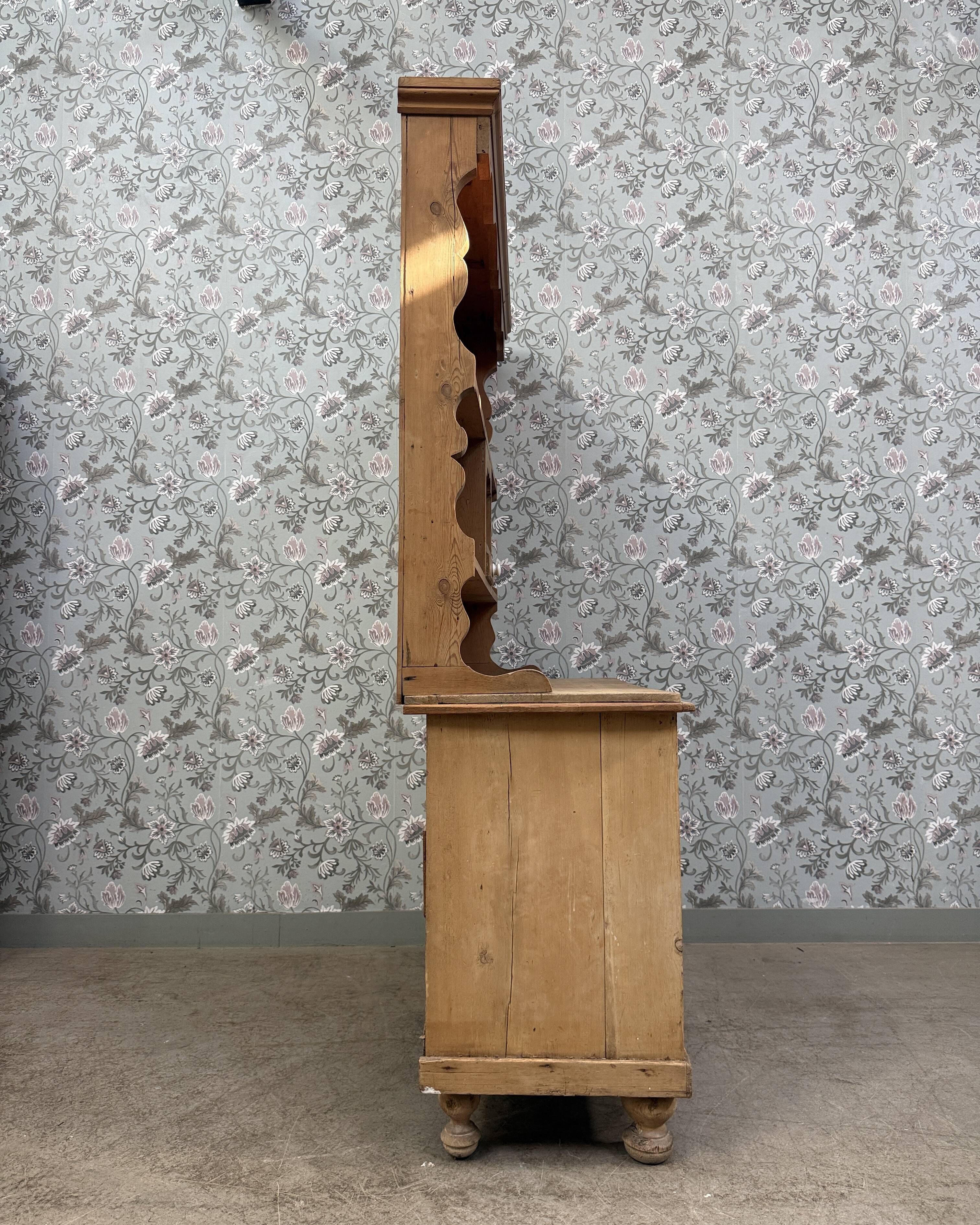 Antique English two-body buffet in solid pine (renovated)